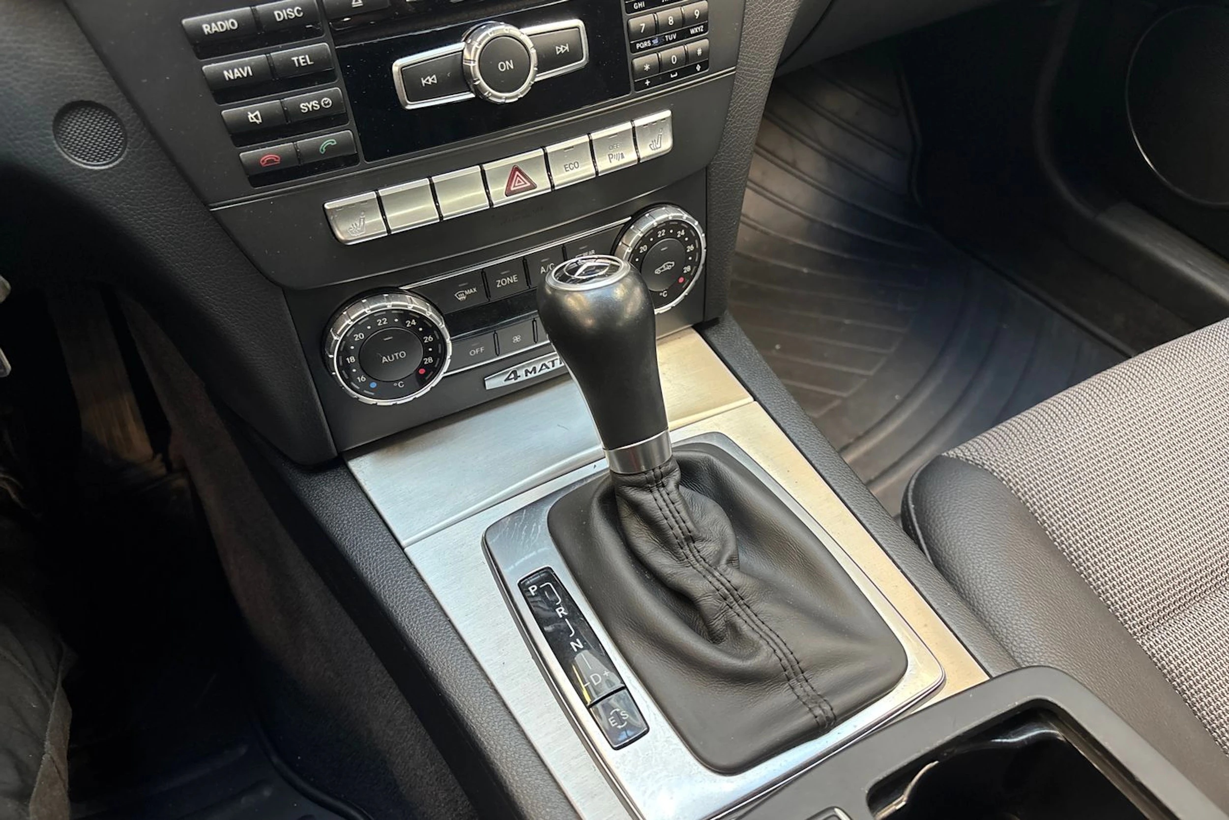 valkoinen Mercedes-Benz C 2014 kuva 19.