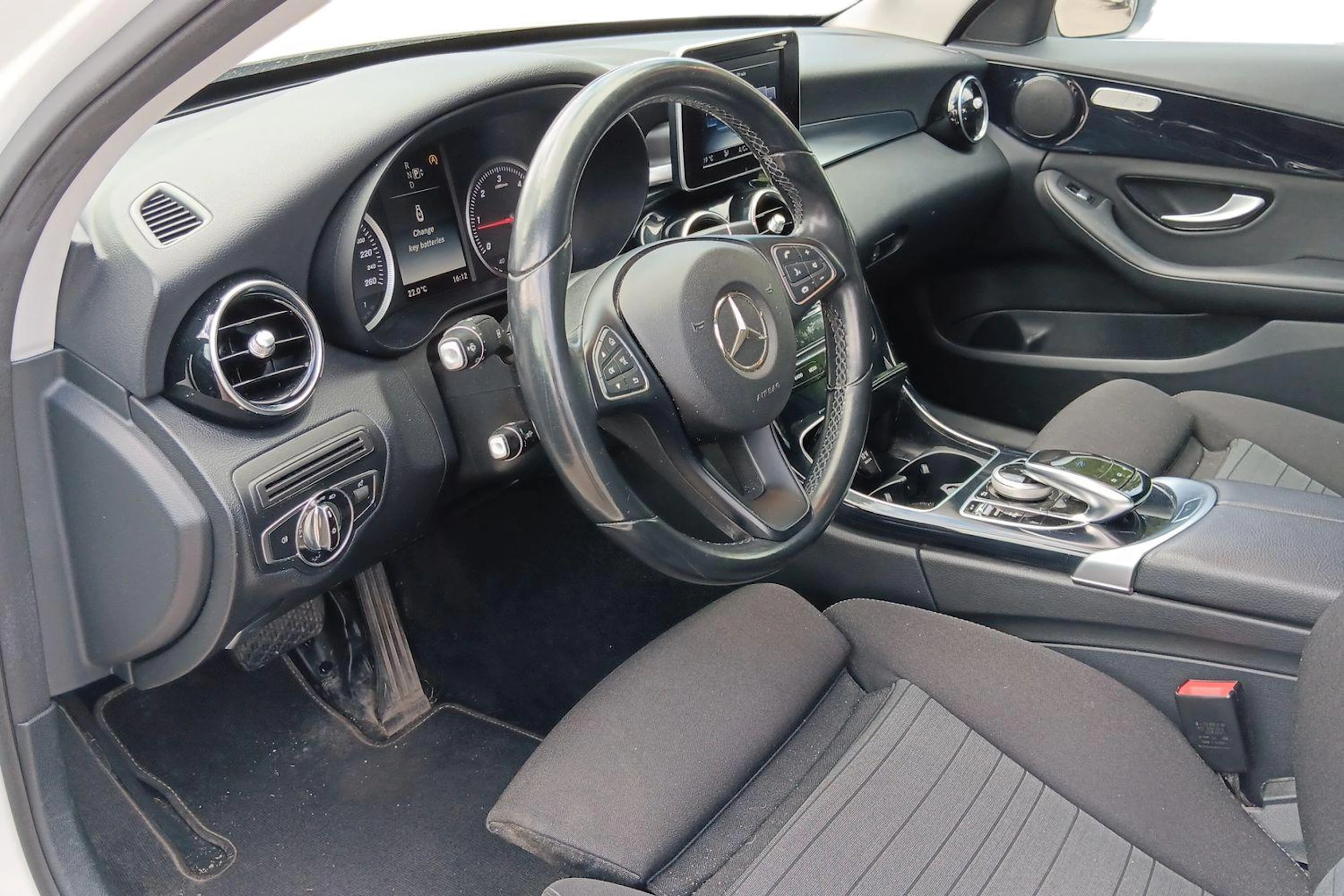Valkoinen Mercedes-Benz C 2014 kuva 3.