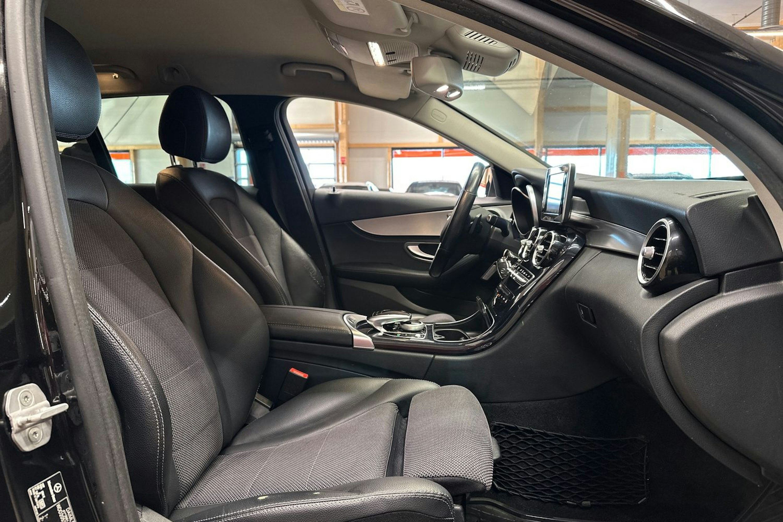 met. musta Mercedes-Benz C 2014 kuva 15.