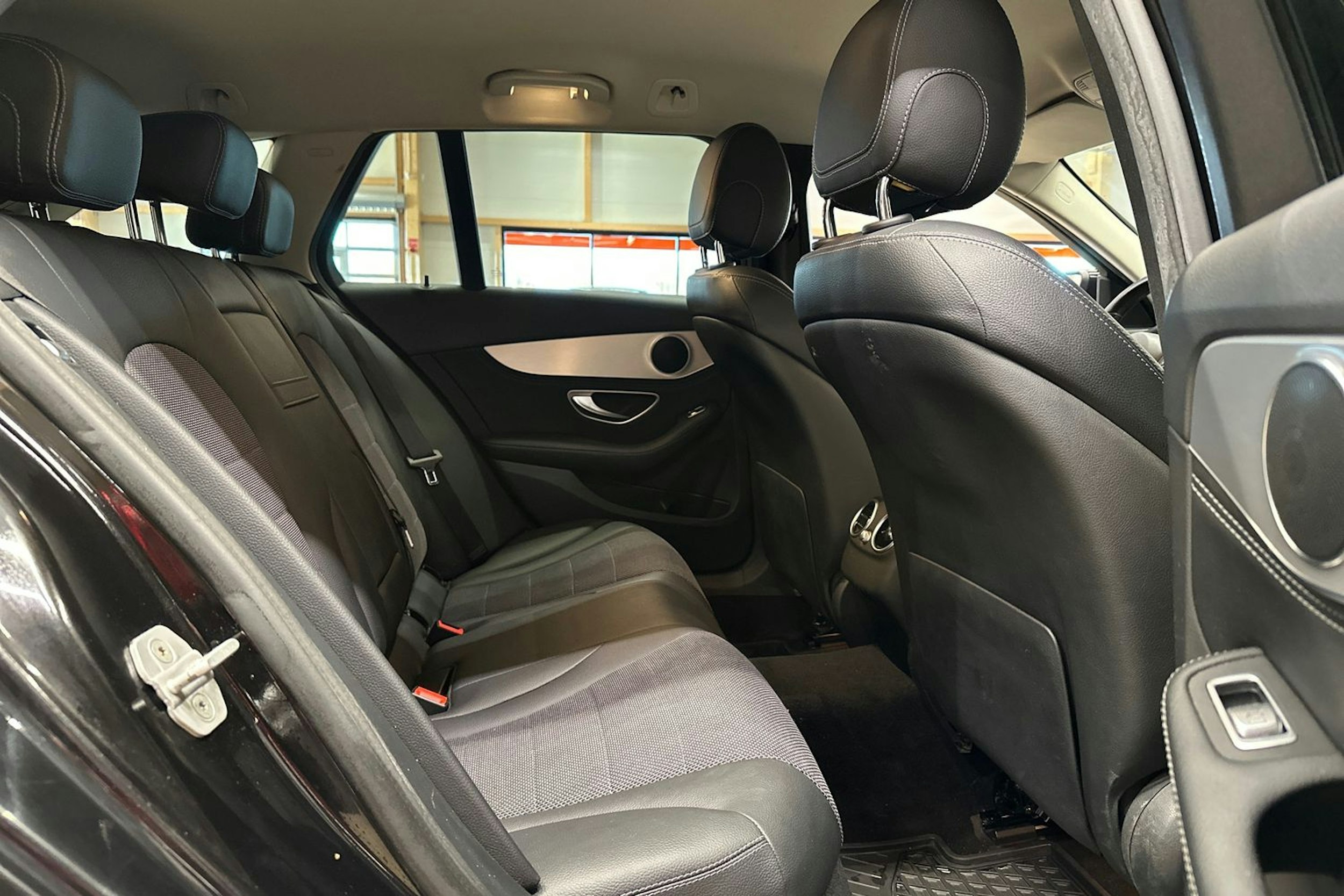 met. musta Mercedes-Benz C 2014 kuva 16.