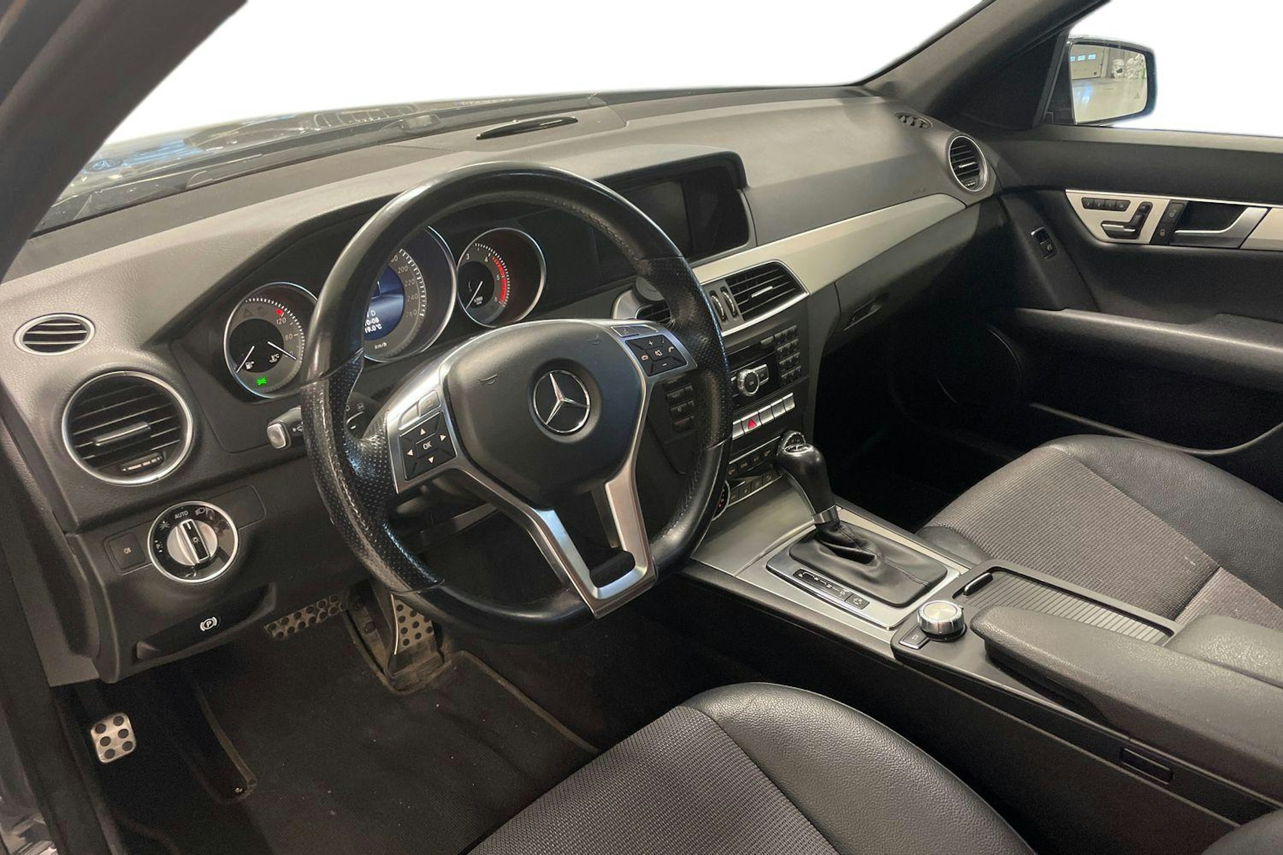 harmaa Mercedes-Benz C 2014 kuva 3.