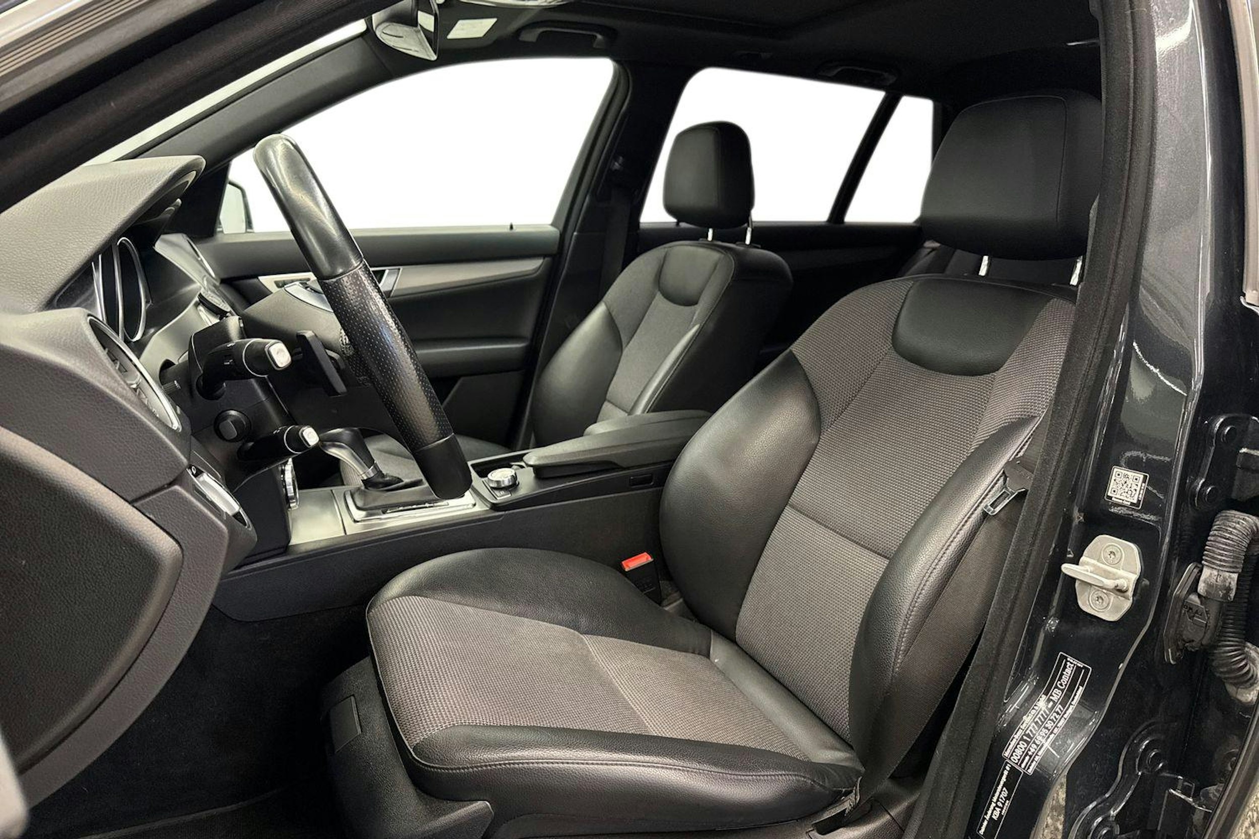 harmaa Mercedes-Benz C 2014 kuva 9.