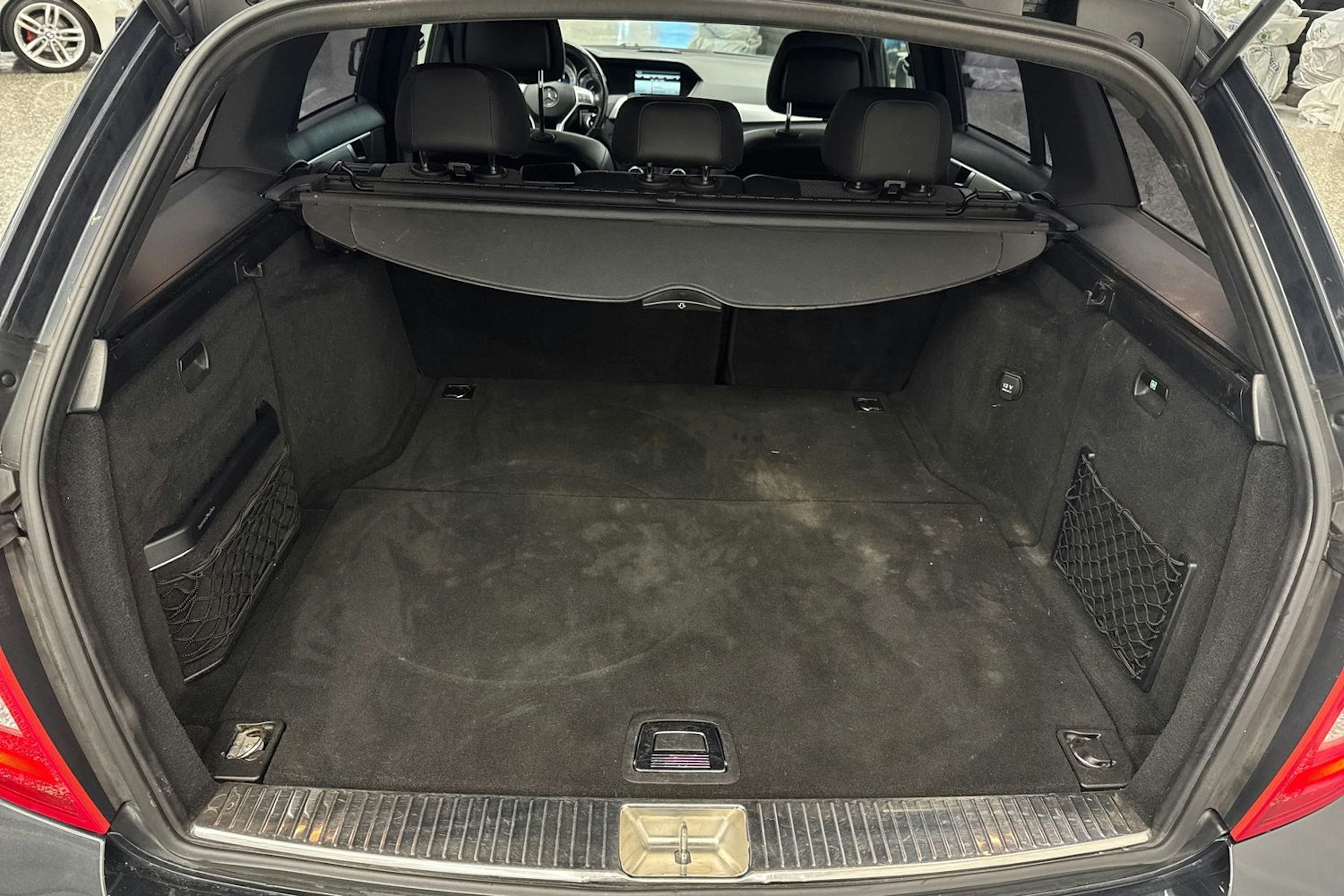 harmaa Mercedes-Benz C 2014 kuva 31.