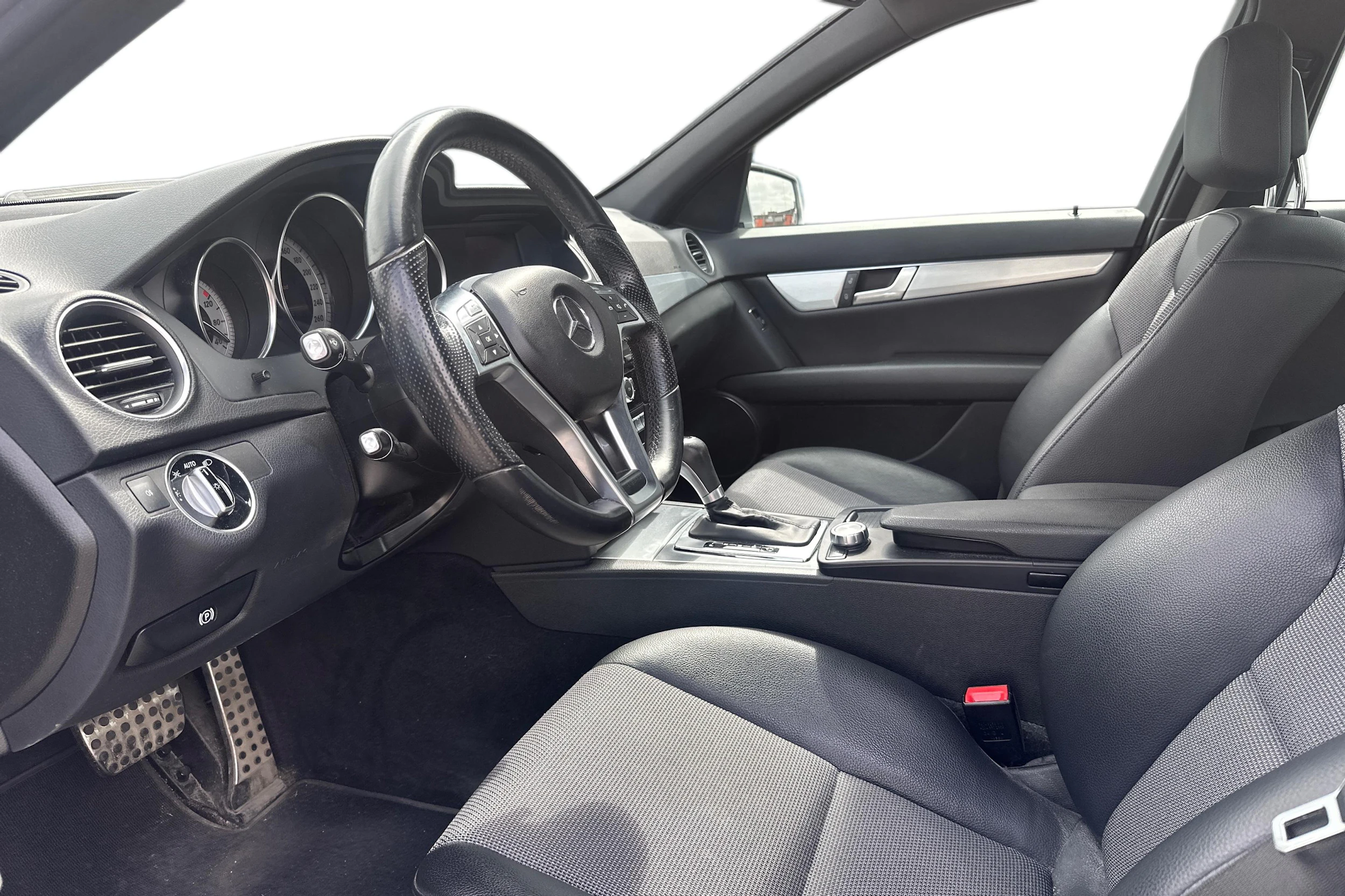 hopea Mercedes-Benz C 2014 kuva 3.