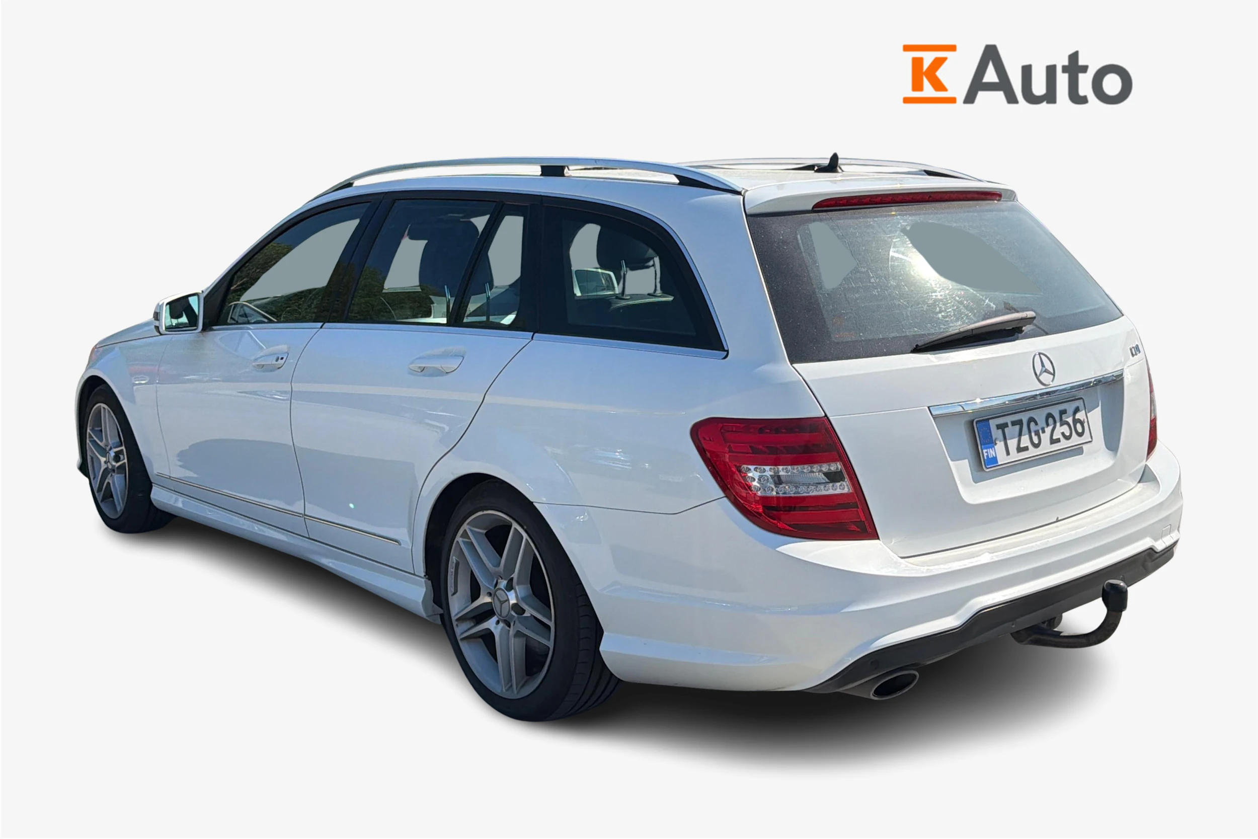 Valkoinen Mercedes-Benz C 2014 kuva 2.