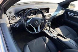 Valkoinen Mercedes-Benz C 2014 kuva 3.