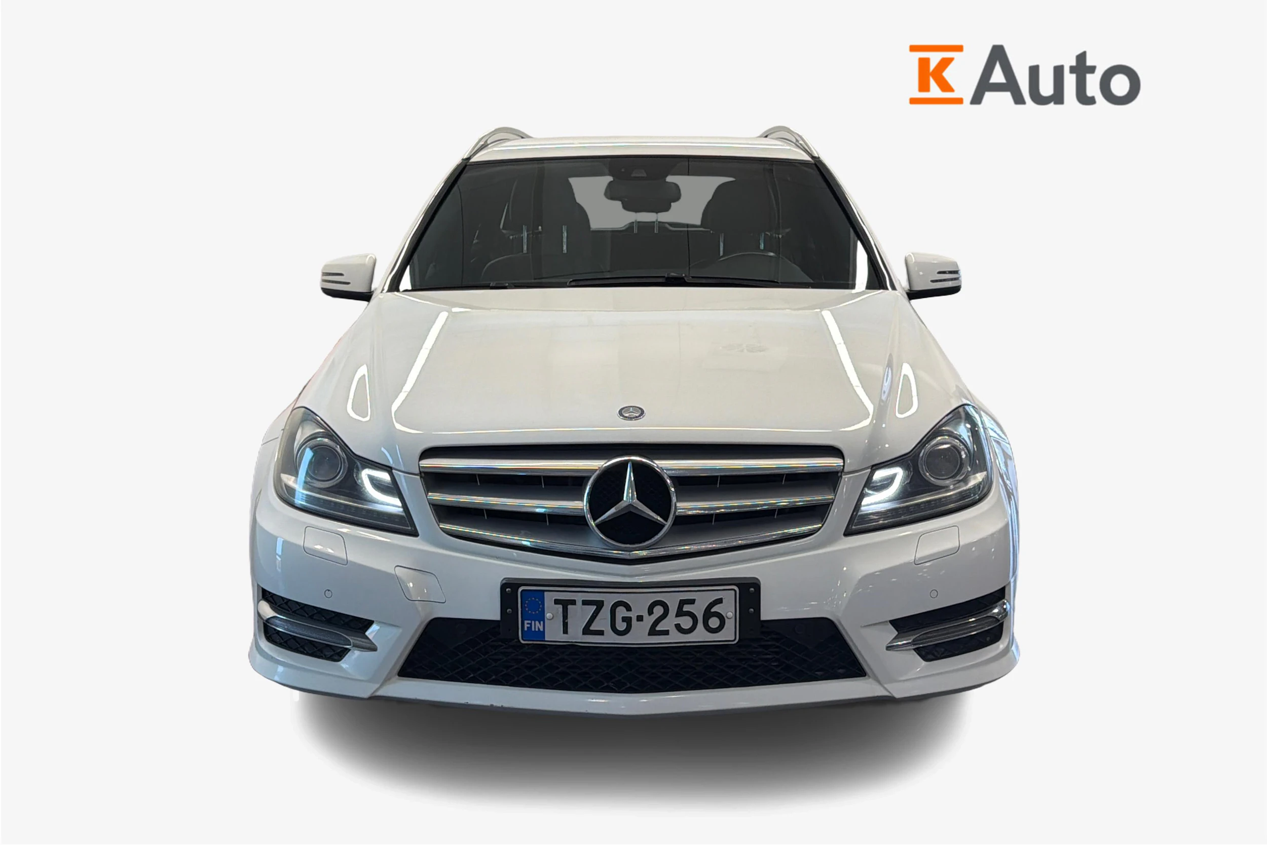 Valkoinen Mercedes-Benz C 2014 kuva 4.