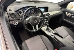 Valkoinen Mercedes-Benz C 2014 kuva 6.