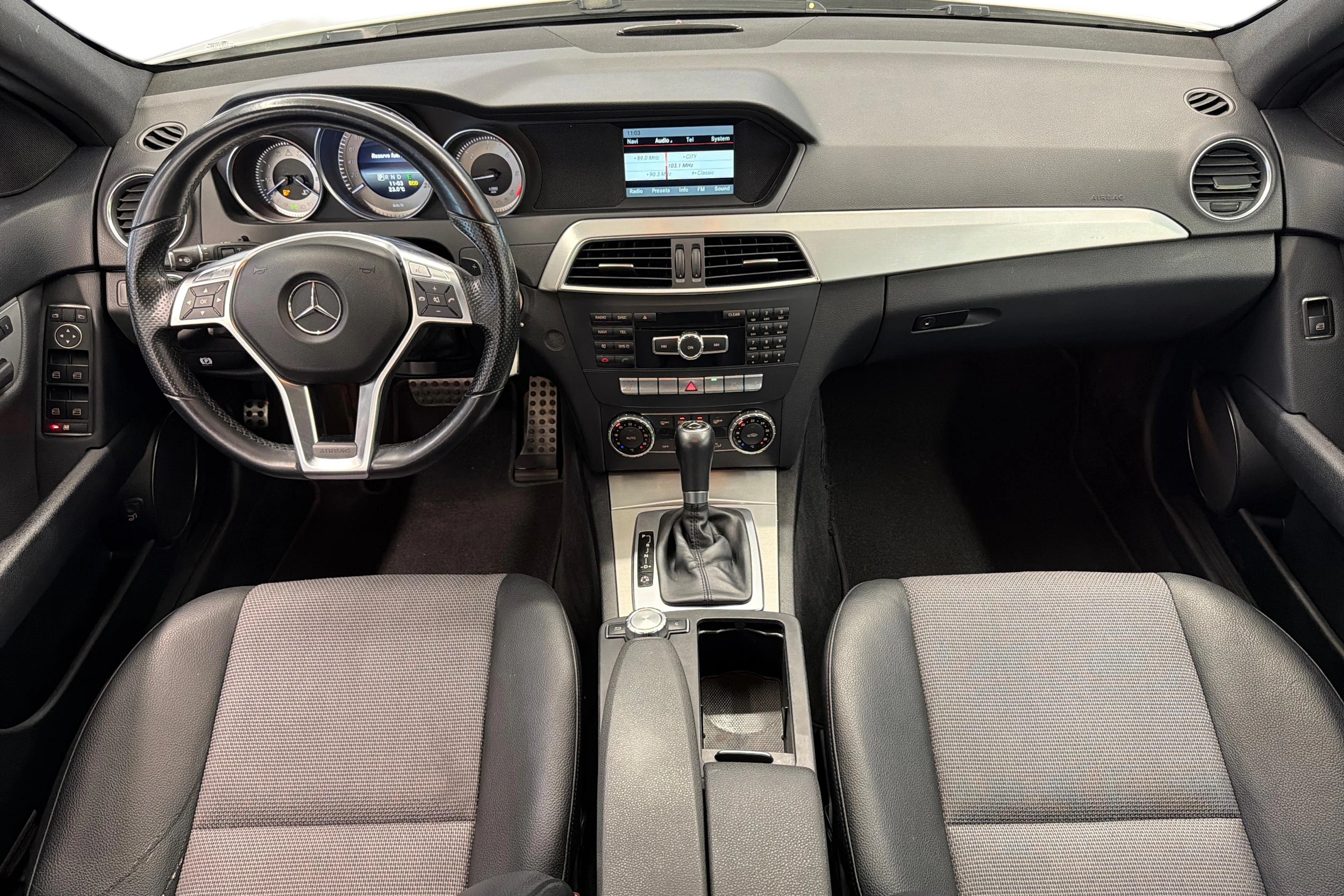 Valkoinen Mercedes-Benz C 2014 kuva 7.