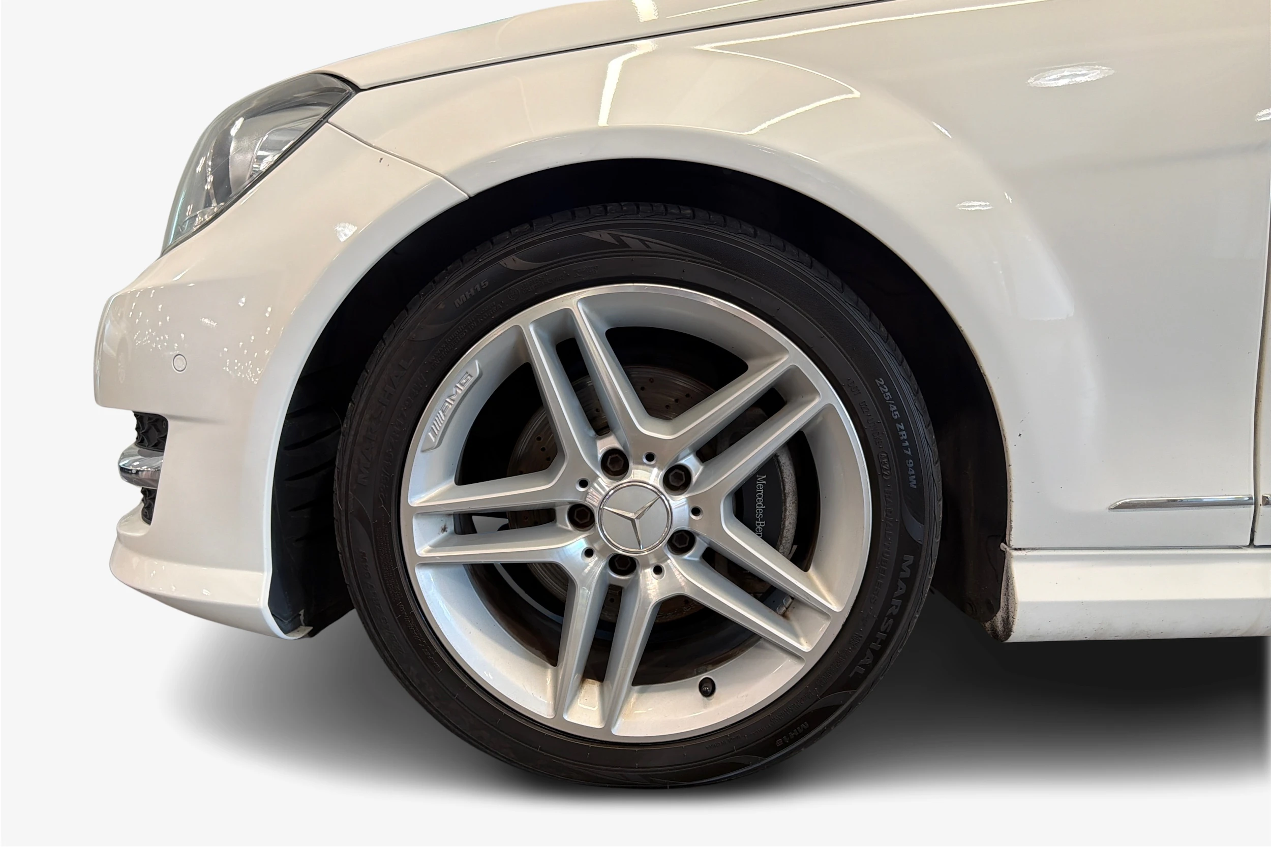 Valkoinen Mercedes-Benz C 2014 kuva 9.