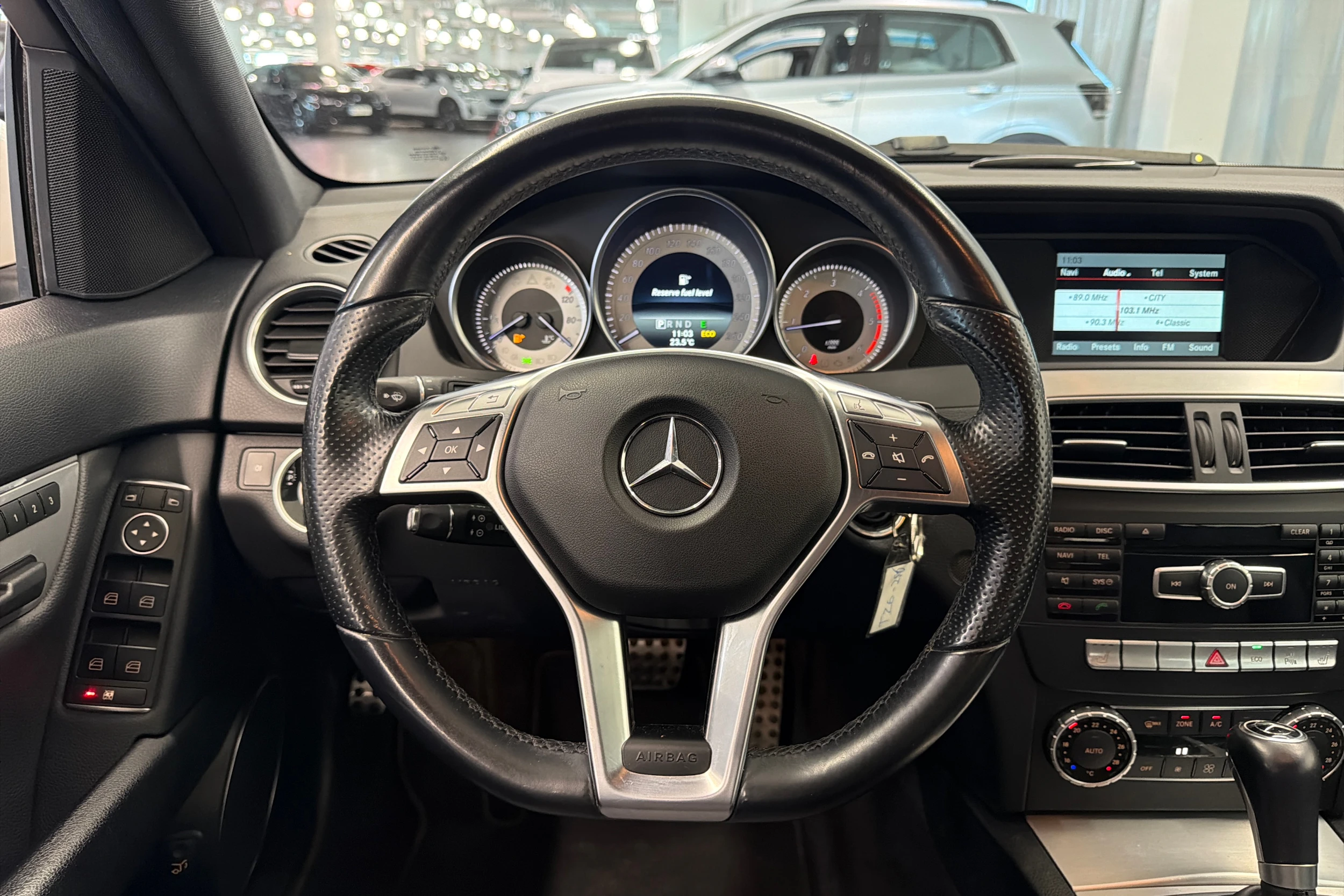 Valkoinen Mercedes-Benz C 2014 kuva 11.