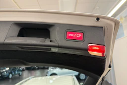 Valkoinen Mercedes-Benz C 2014 kuva 14.