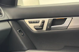 Valkoinen Mercedes-Benz C 2014 kuva 15.