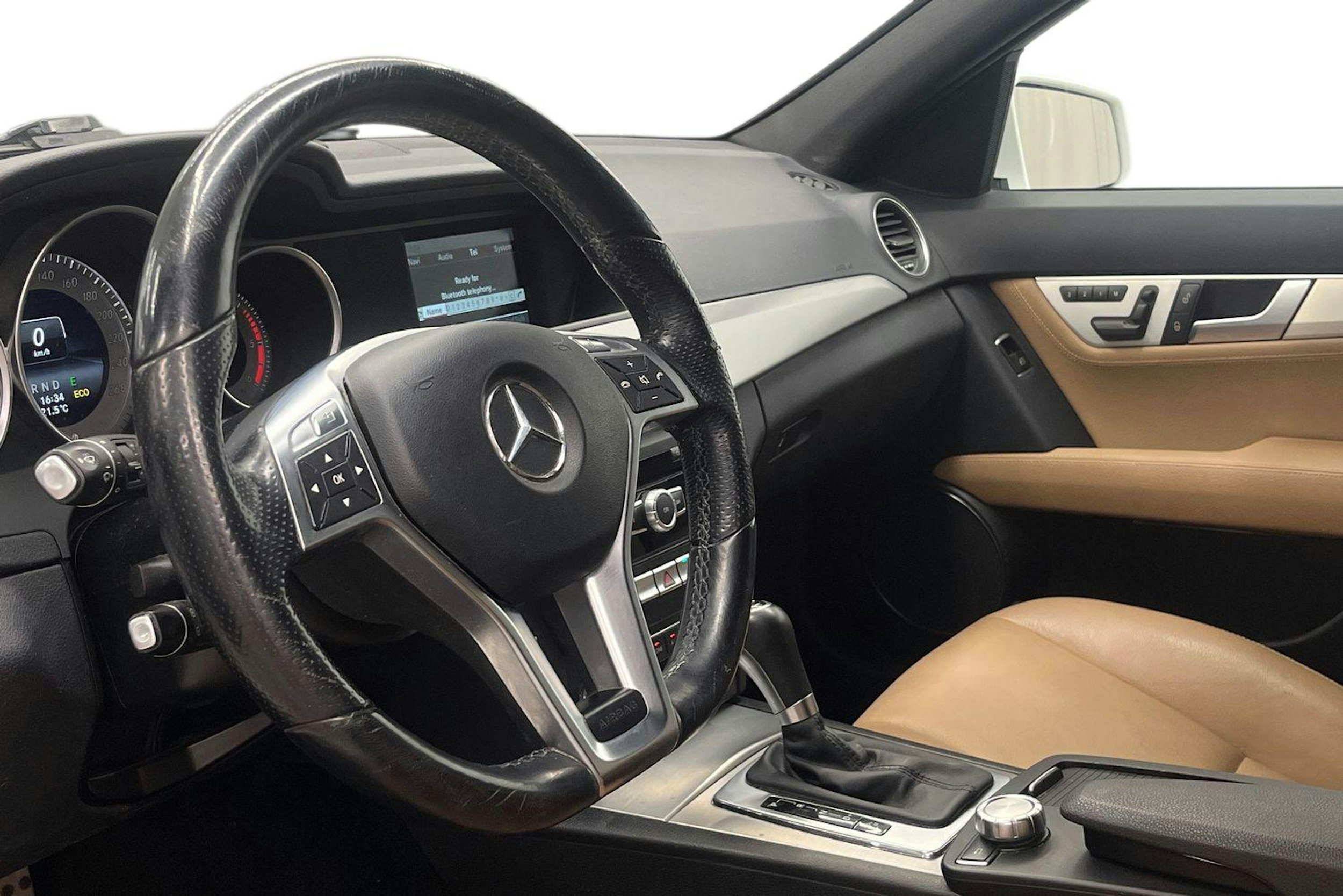 Valkoinen Mercedes-Benz C 2014 kuva 6.