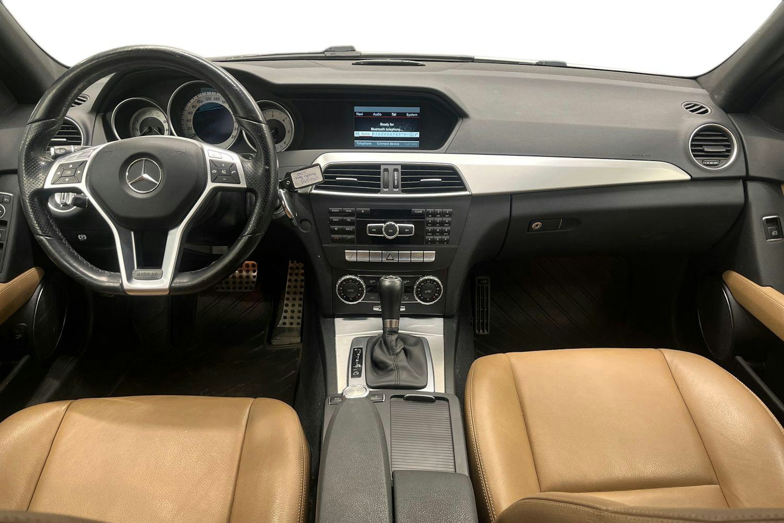 Valkoinen Mercedes-Benz C 2014 kuva 7.