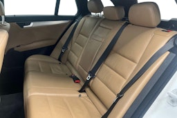 Valkoinen Mercedes-Benz C 2014 kuva 8.