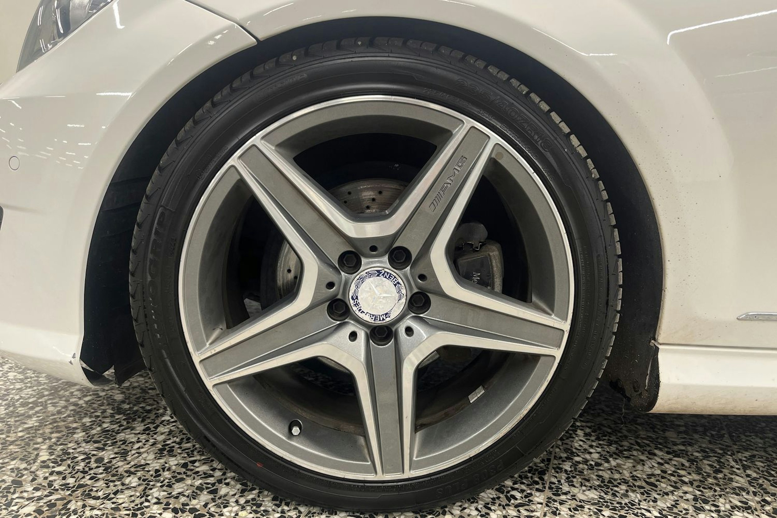 Valkoinen Mercedes-Benz C 2014 kuva 9.