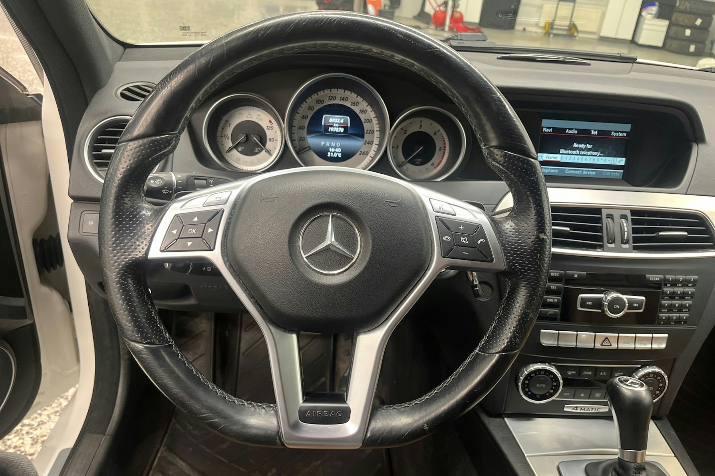 Valkoinen Mercedes-Benz C 2014 kuva 15.