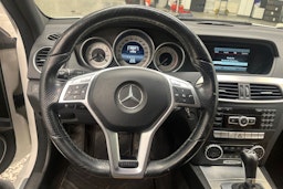 Valkoinen Mercedes-Benz C 2014 kuva 15.