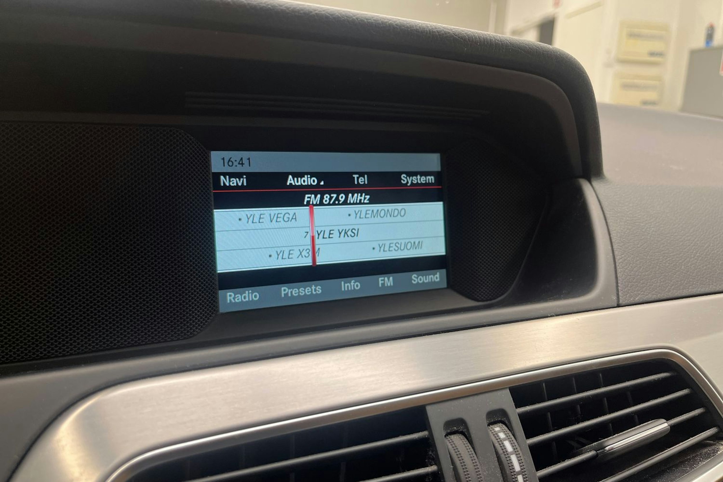 Valkoinen Mercedes-Benz C 2014 kuva 22.
