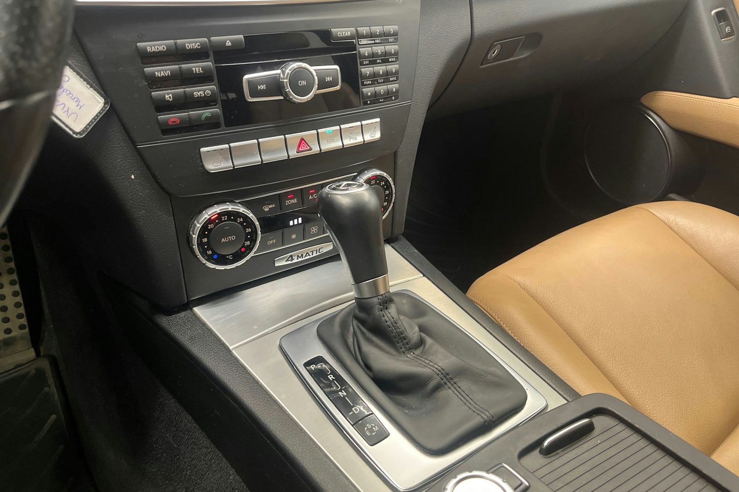 Valkoinen Mercedes-Benz C 2014 kuva 23.