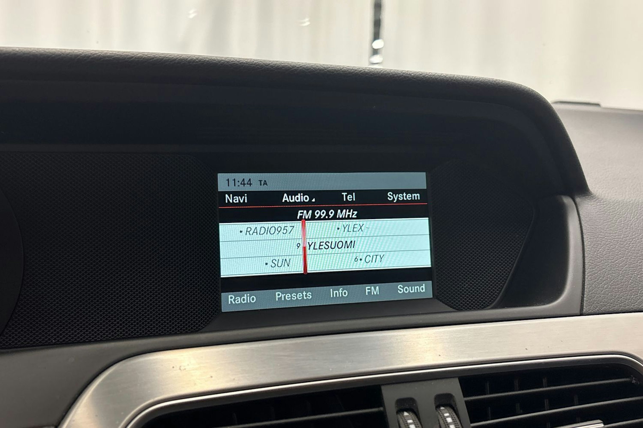 harmaa Mercedes-Benz C 2014 kuva 22.