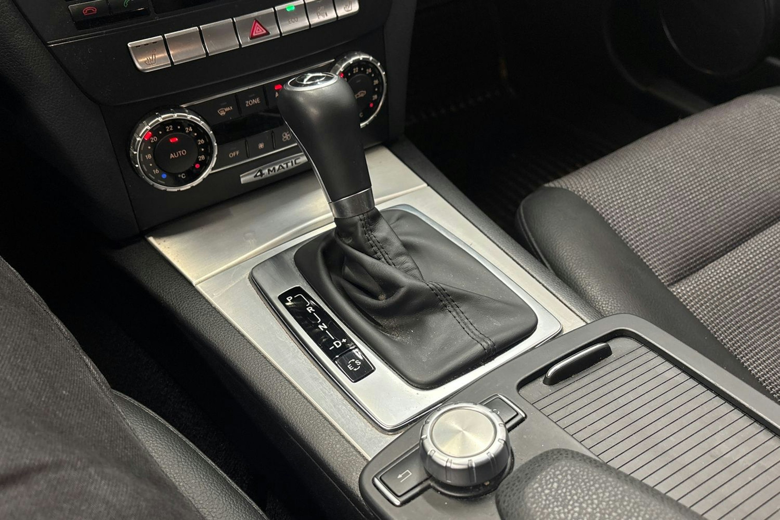 harmaa Mercedes-Benz C 2014 kuva 25.