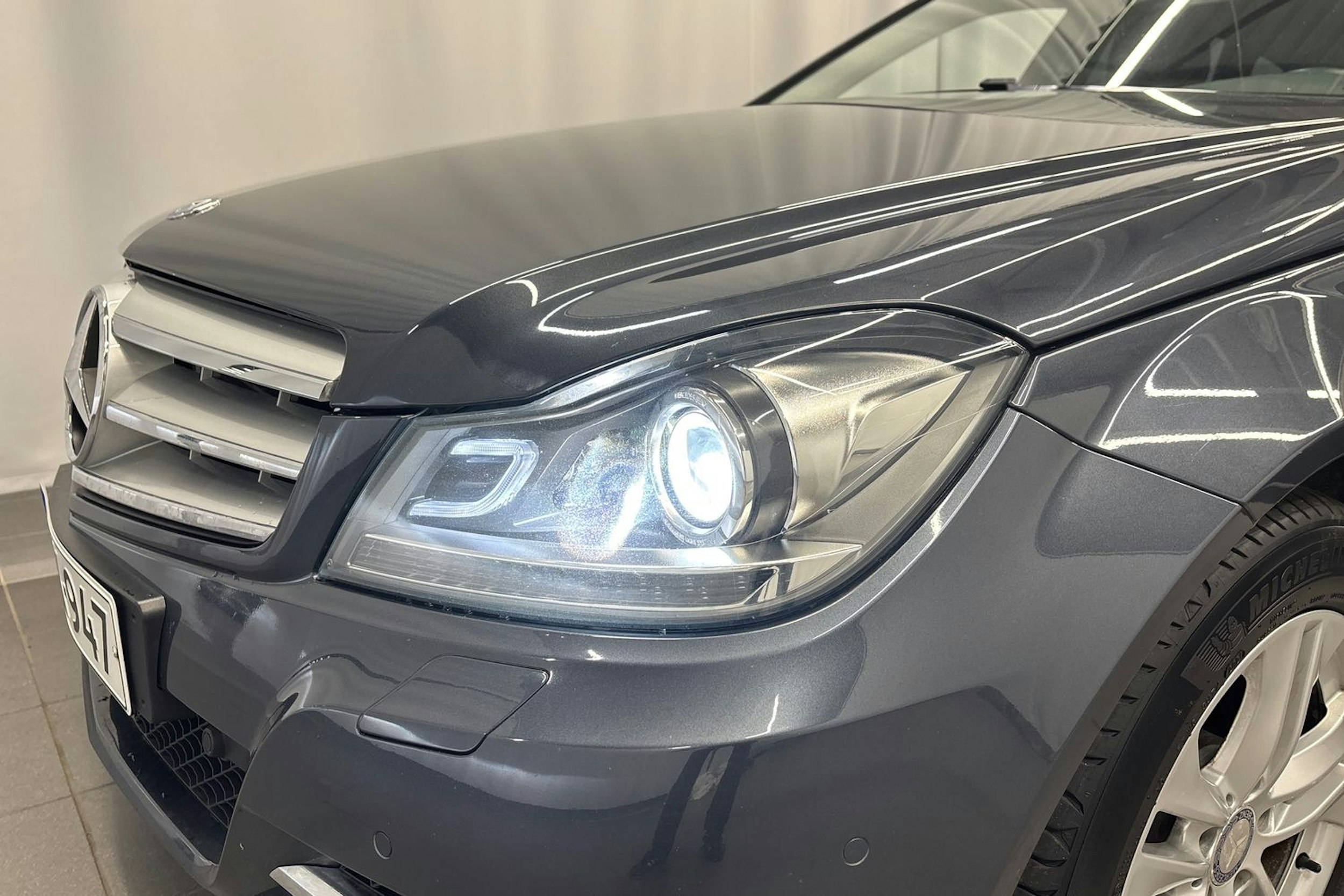 harmaa Mercedes-Benz C 2014 kuva 26.
