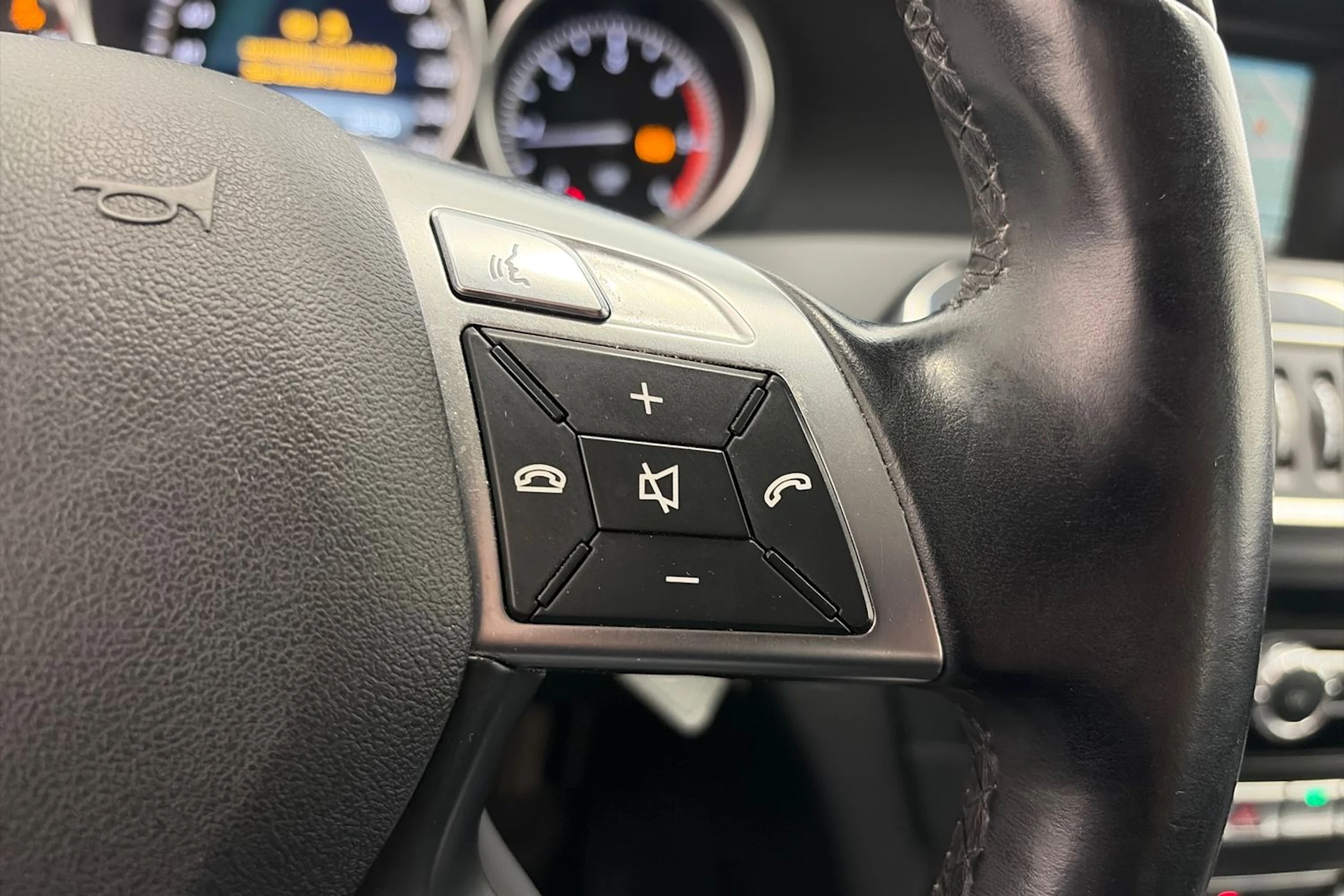 musta Mercedes-Benz C 2014 kuva 17.