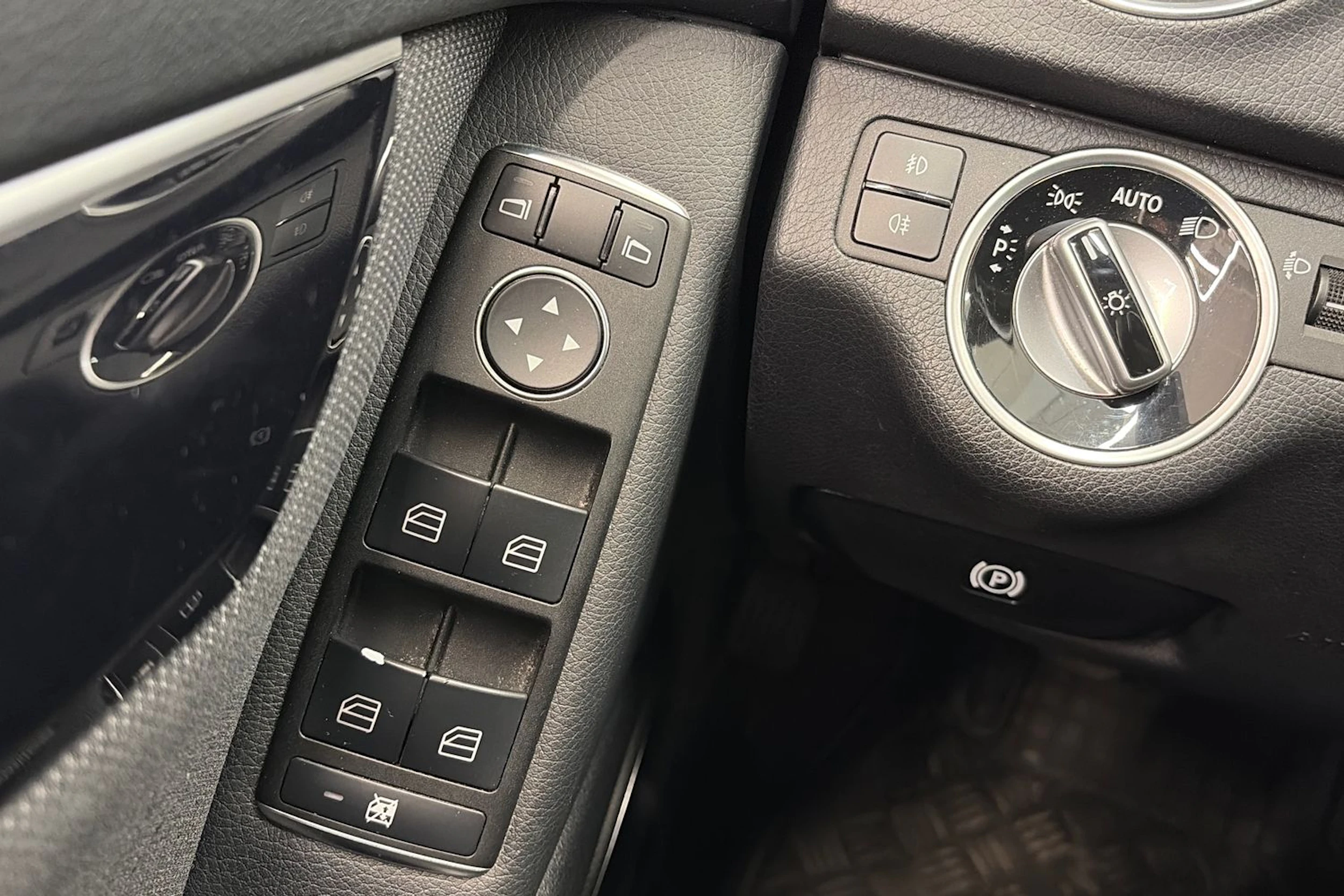 musta Mercedes-Benz C 2014 kuva 25.