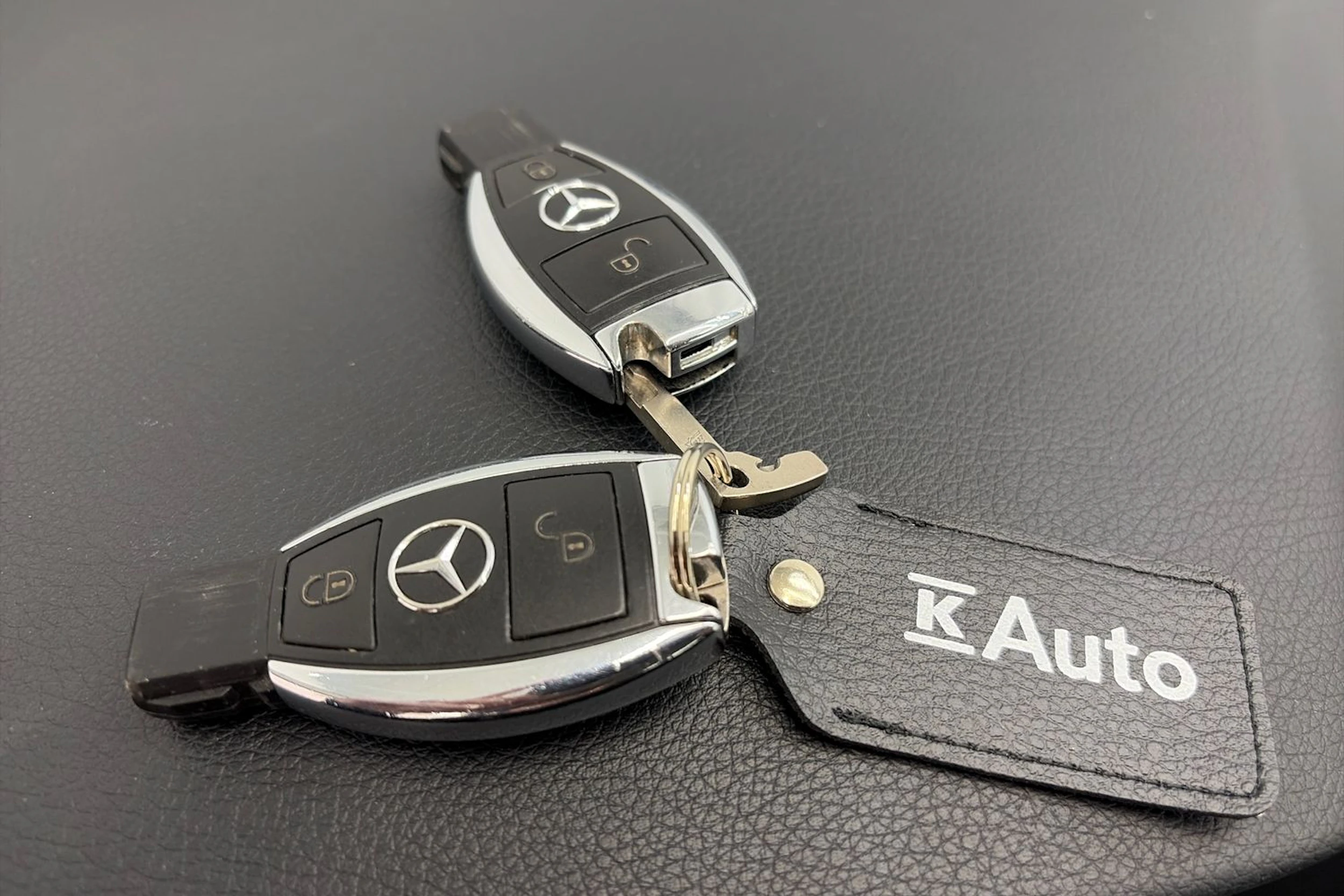 musta Mercedes-Benz C 2014 kuva 26.