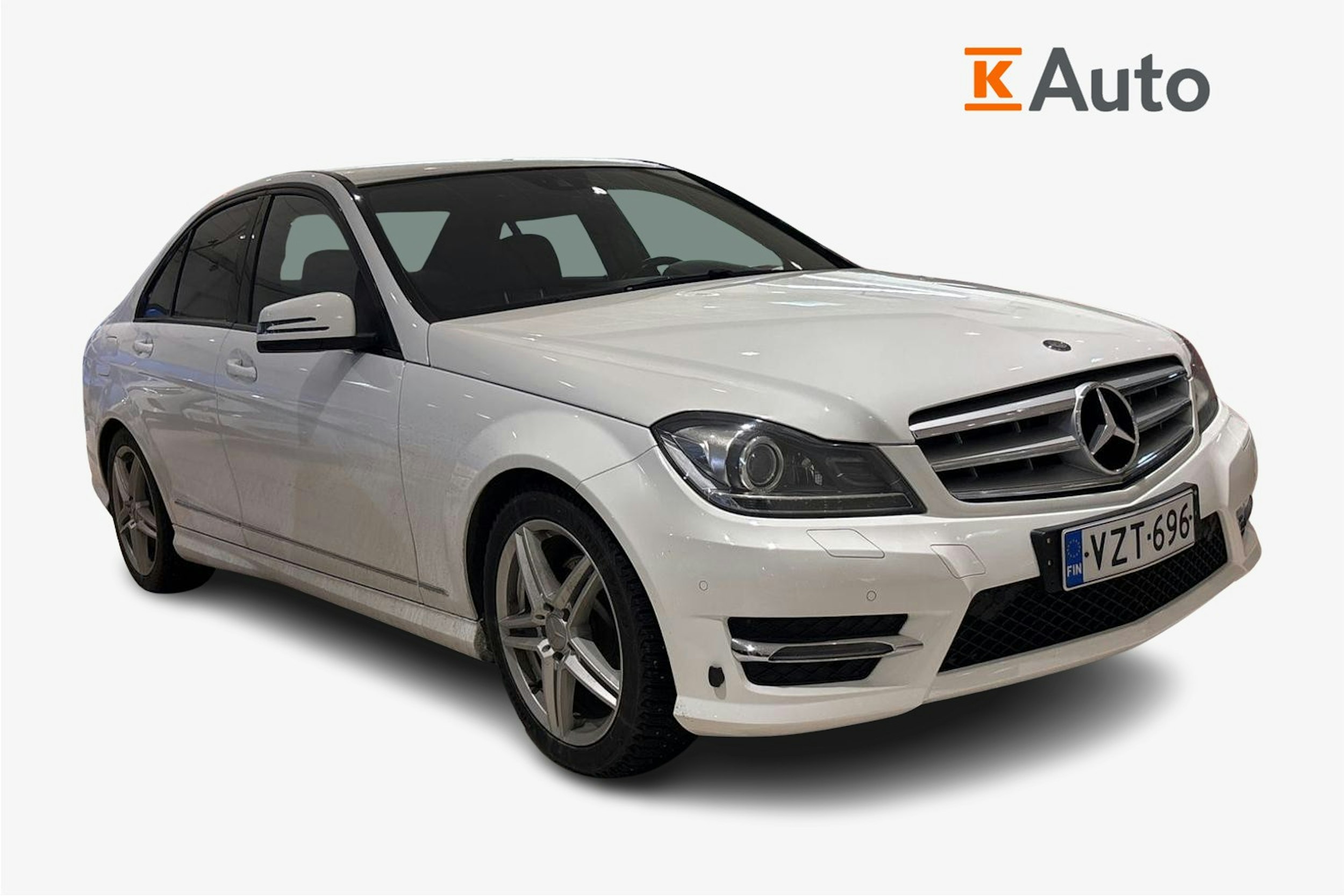 Valkoinen Mercedes-Benz C 2014 kuva 1.