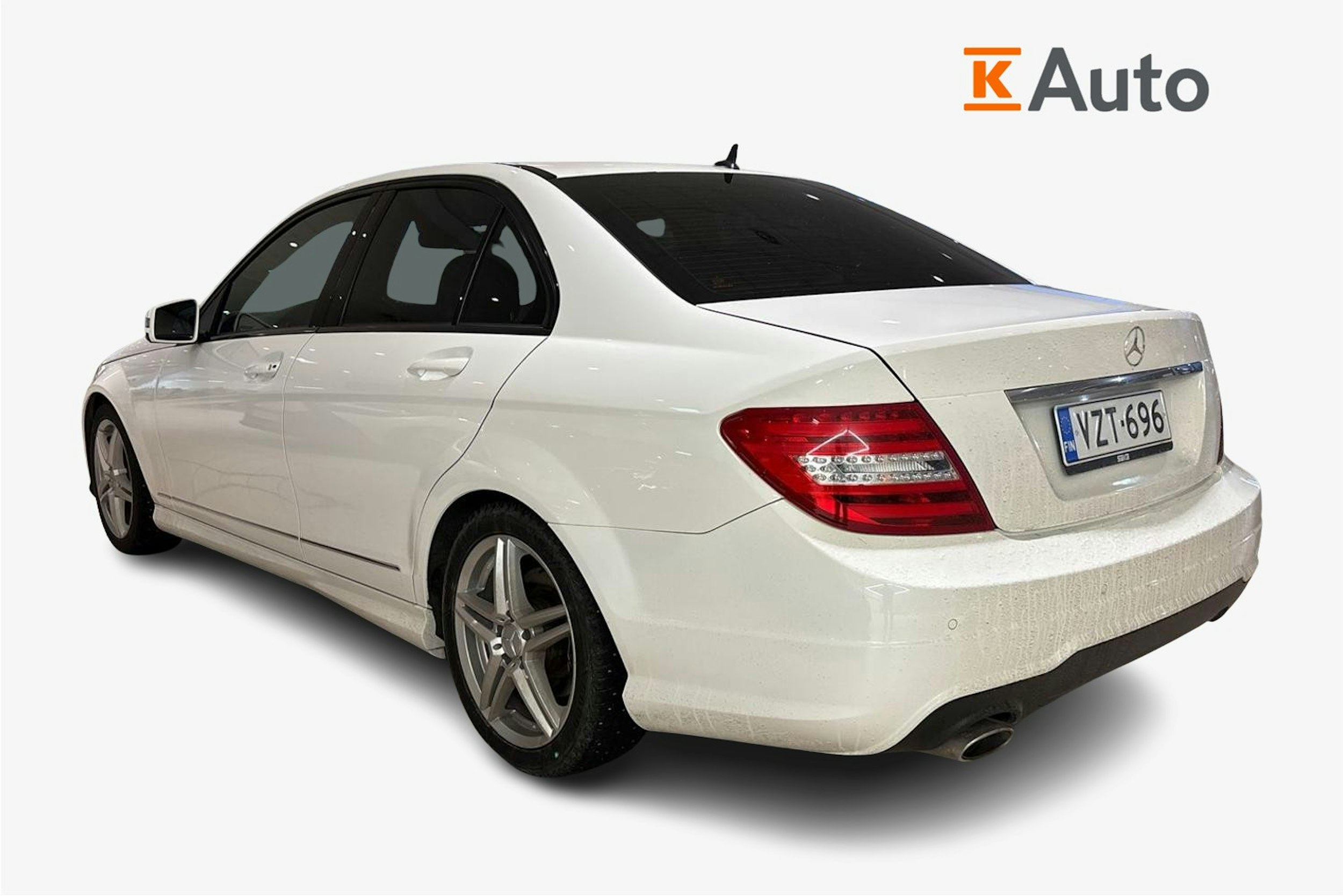 Valkoinen Mercedes-Benz C 2014 kuva 2.