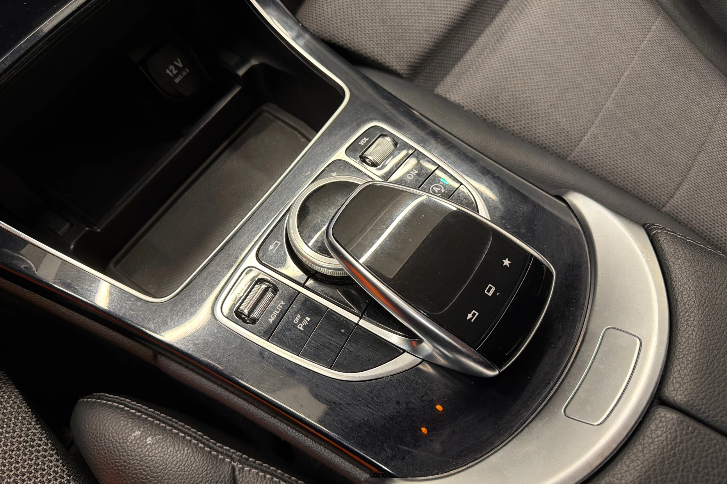 harmaa Mercedes-Benz C 2014 kuva 22.