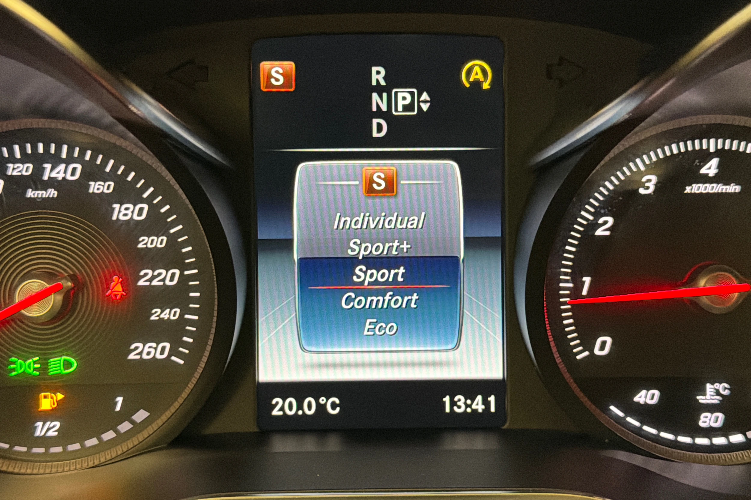 harmaa Mercedes-Benz C 2014 kuva 27.