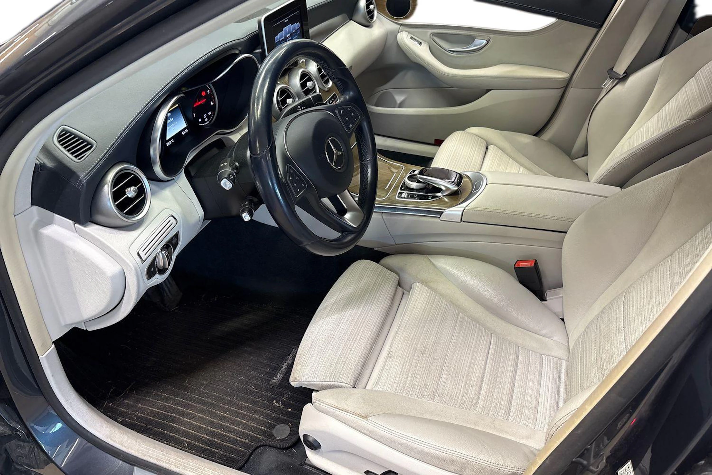 harmaa Mercedes-Benz C 2015 kuva 3.