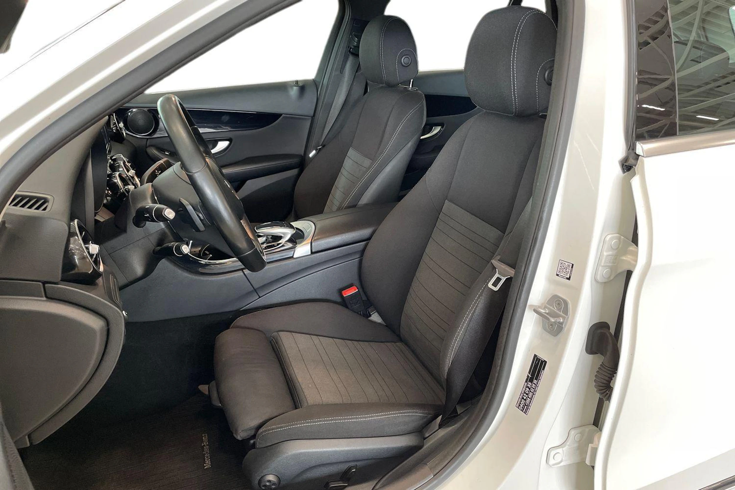 valkoinen Mercedes-Benz C 2015 kuva 6.