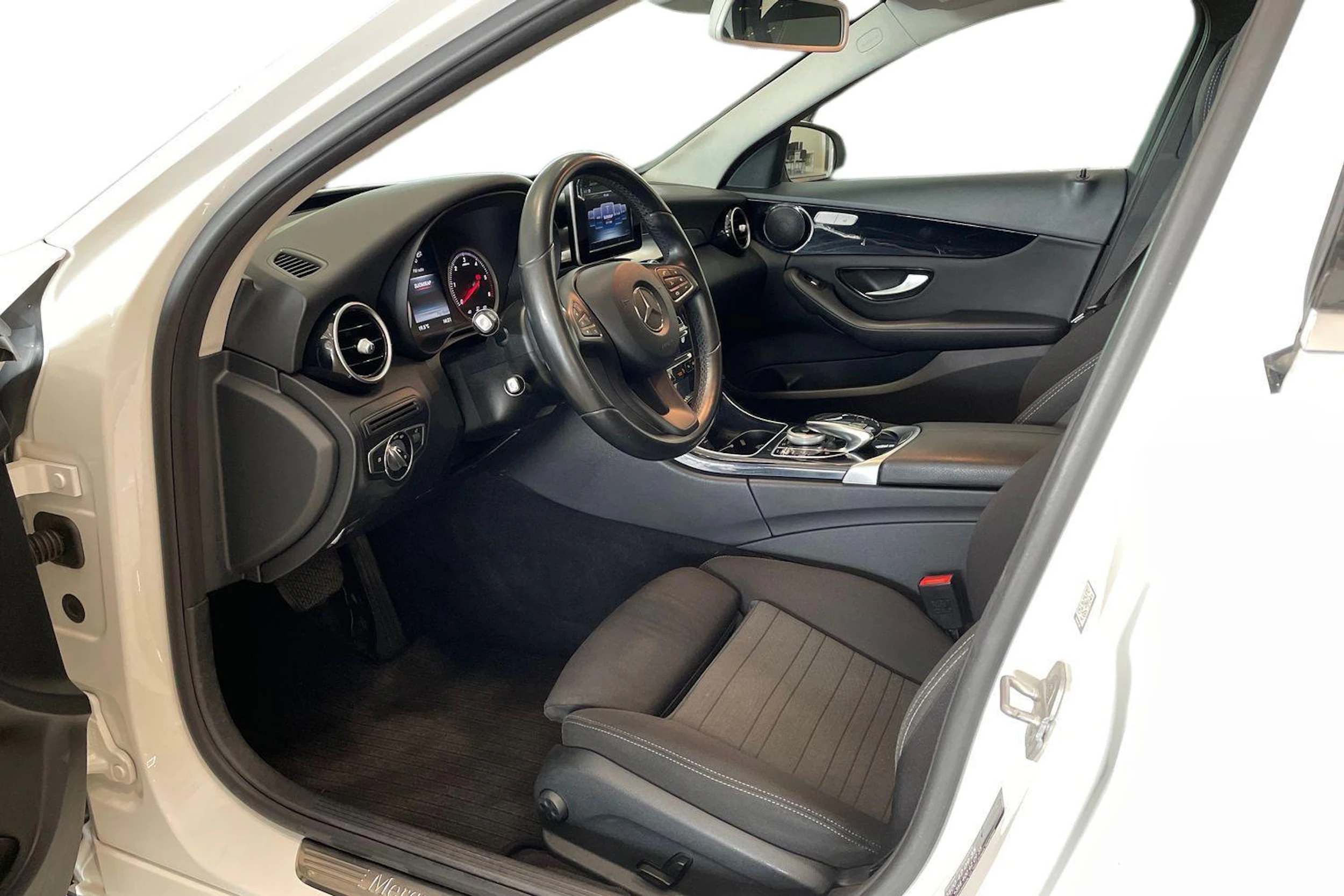 valkoinen Mercedes-Benz C 2015 kuva 7.