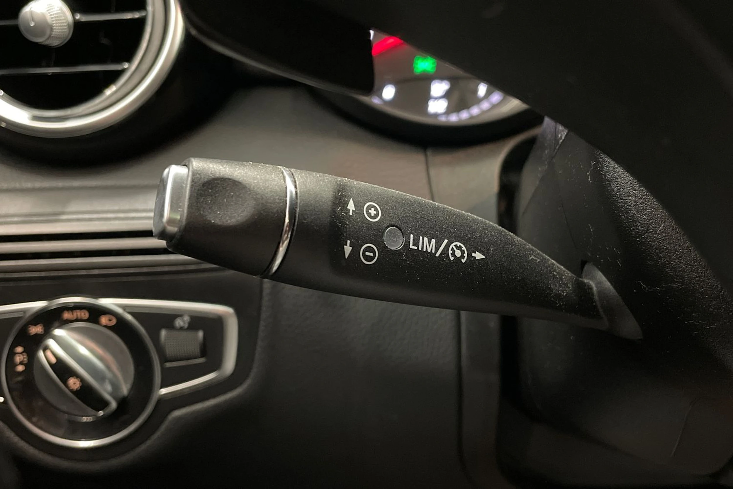 valkoinen Mercedes-Benz C 2015 kuva 16.