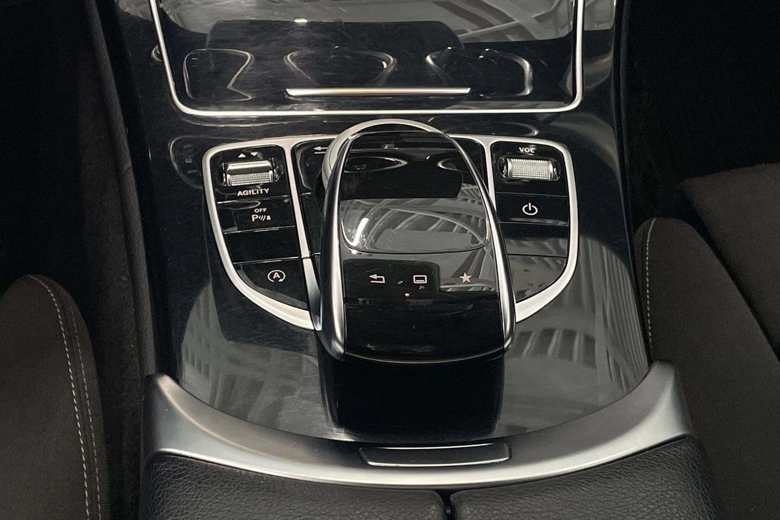 valkoinen Mercedes-Benz C 2015 kuva 26.