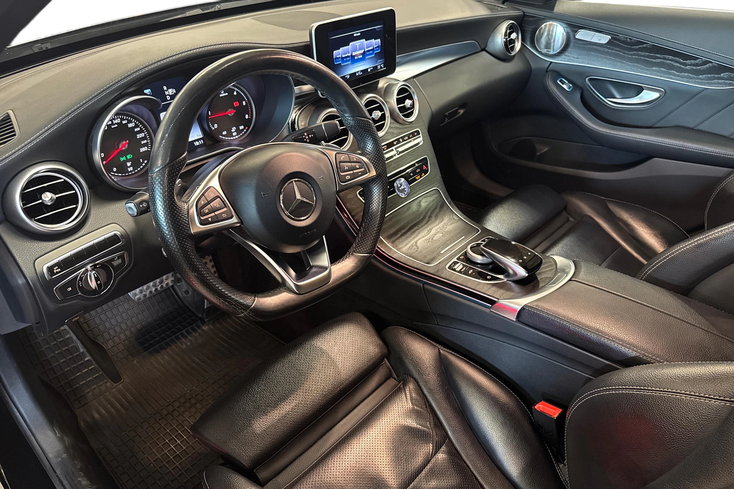 musta Mercedes-Benz C 2015 kuva 3.