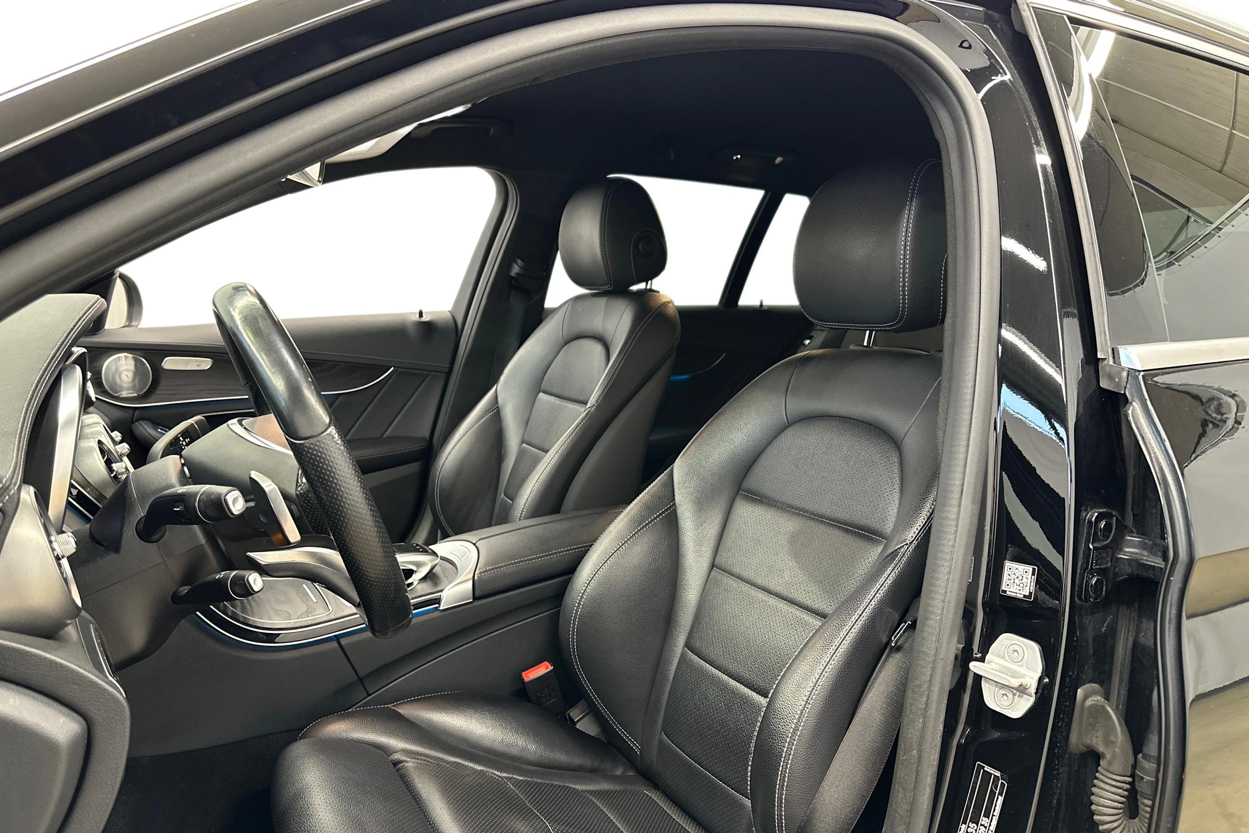 musta Mercedes-Benz C 2015 kuva 6.