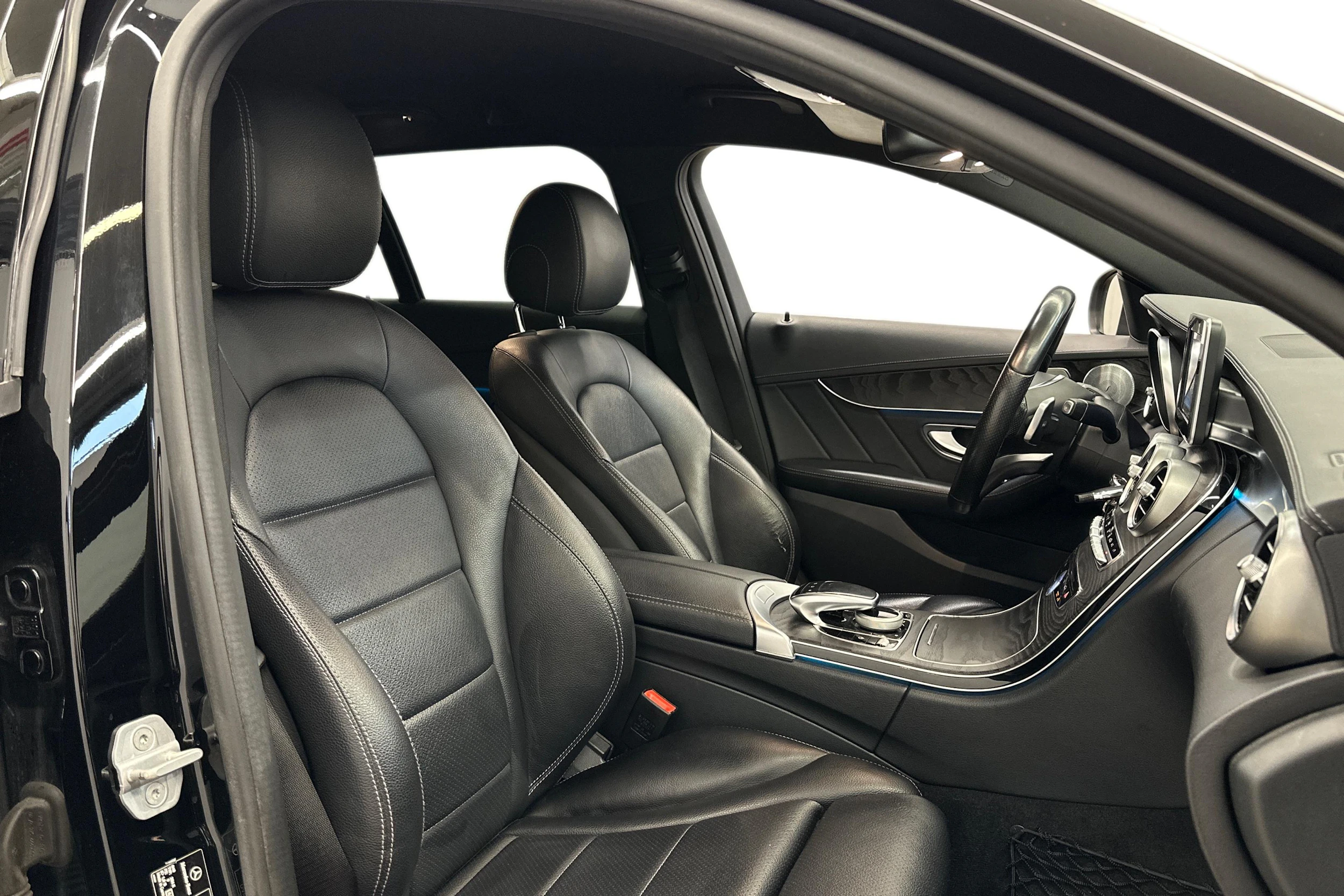 musta Mercedes-Benz C 2015 kuva 7.
