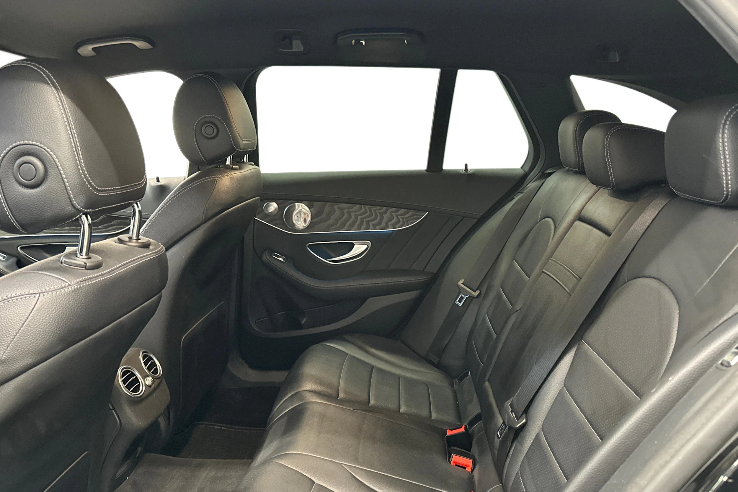 musta Mercedes-Benz C 2015 kuva 8.