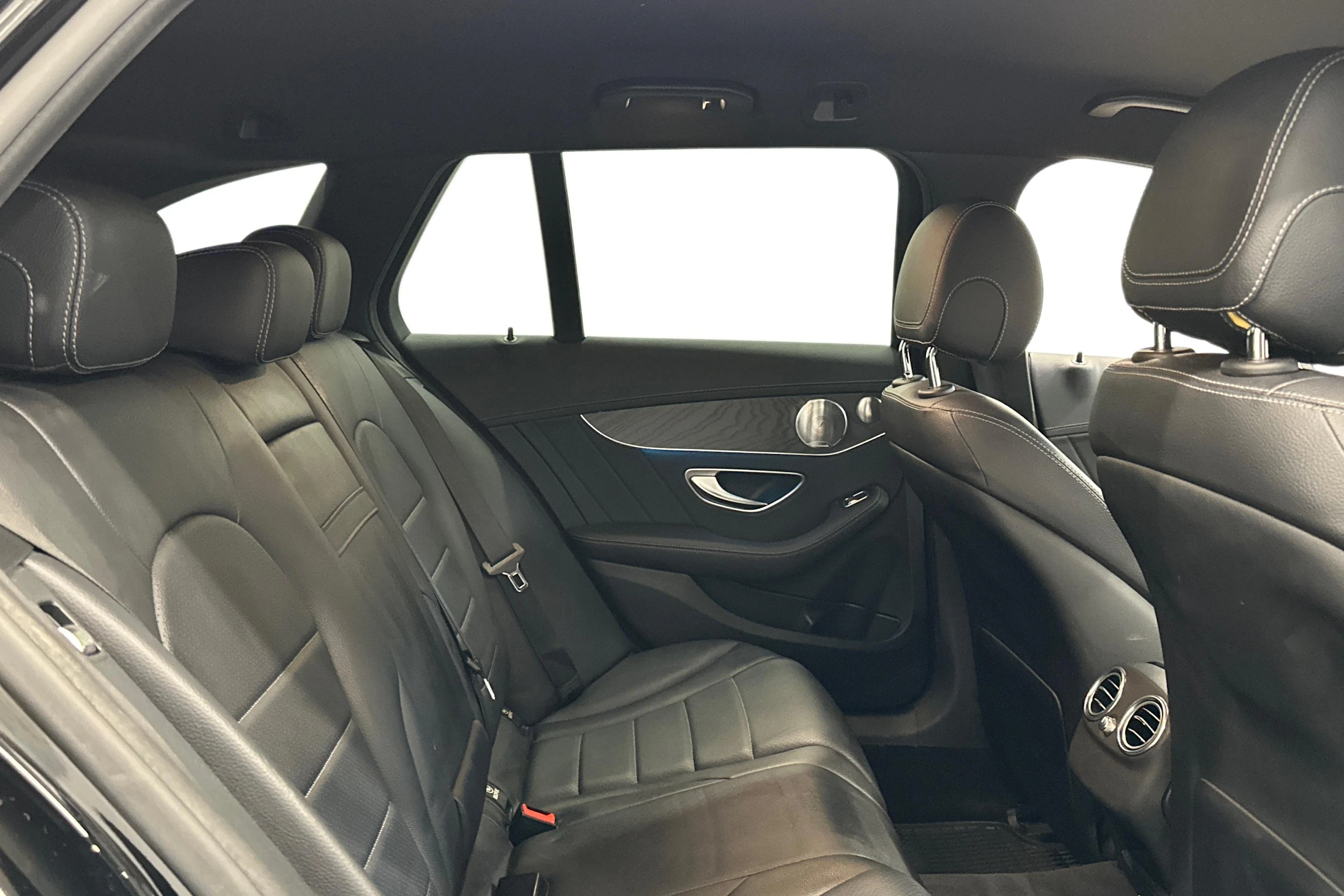 musta Mercedes-Benz C 2015 kuva 9.