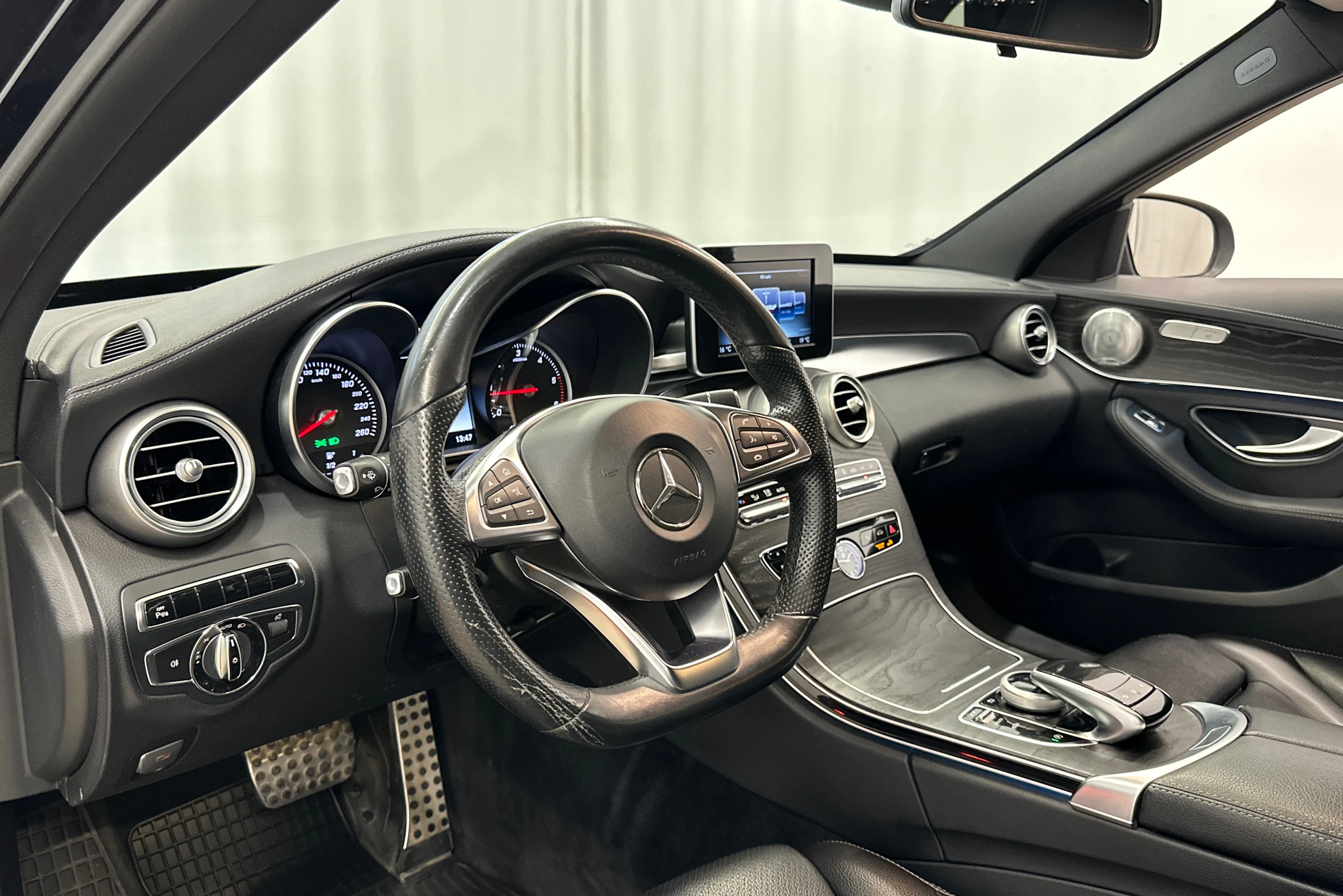 musta Mercedes-Benz C 2015 kuva 10.