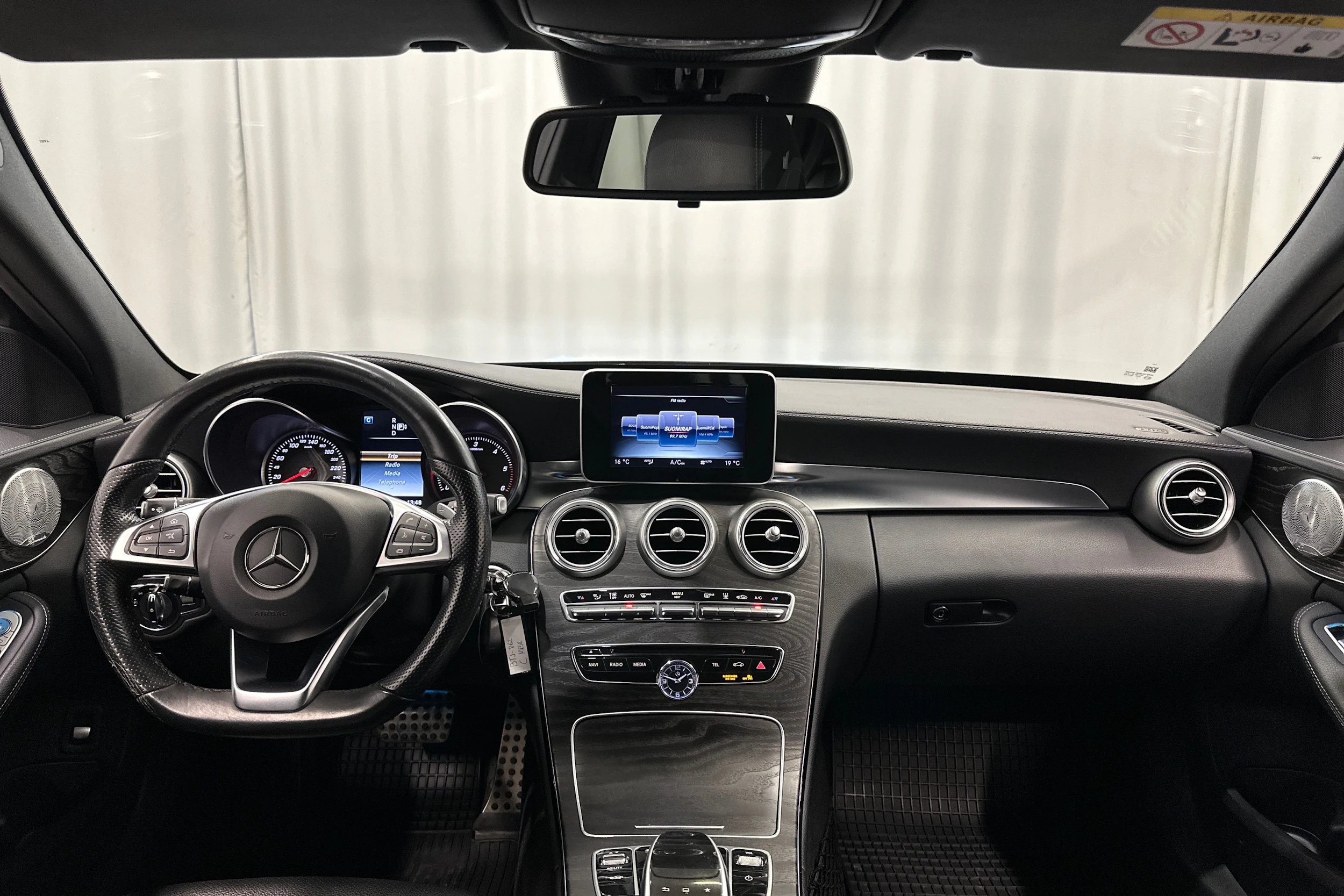 musta Mercedes-Benz C 2015 kuva 11.