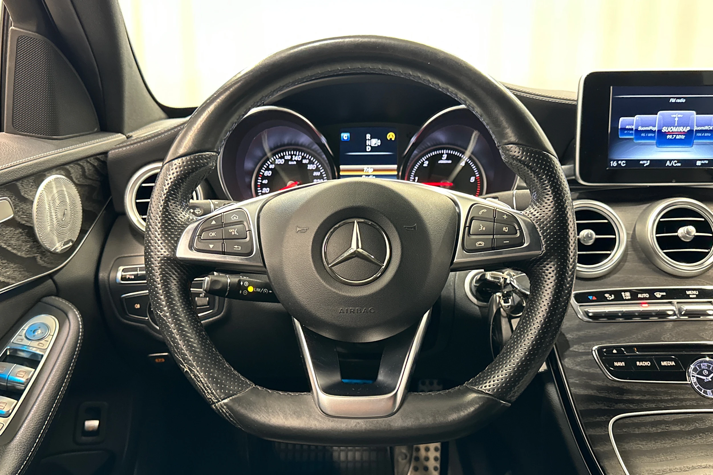 musta Mercedes-Benz C 2015 kuva 12.