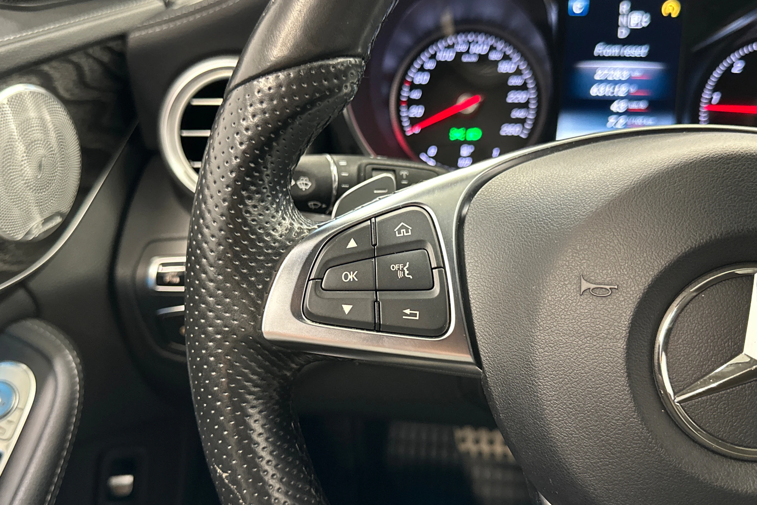 musta Mercedes-Benz C 2015 kuva 13.