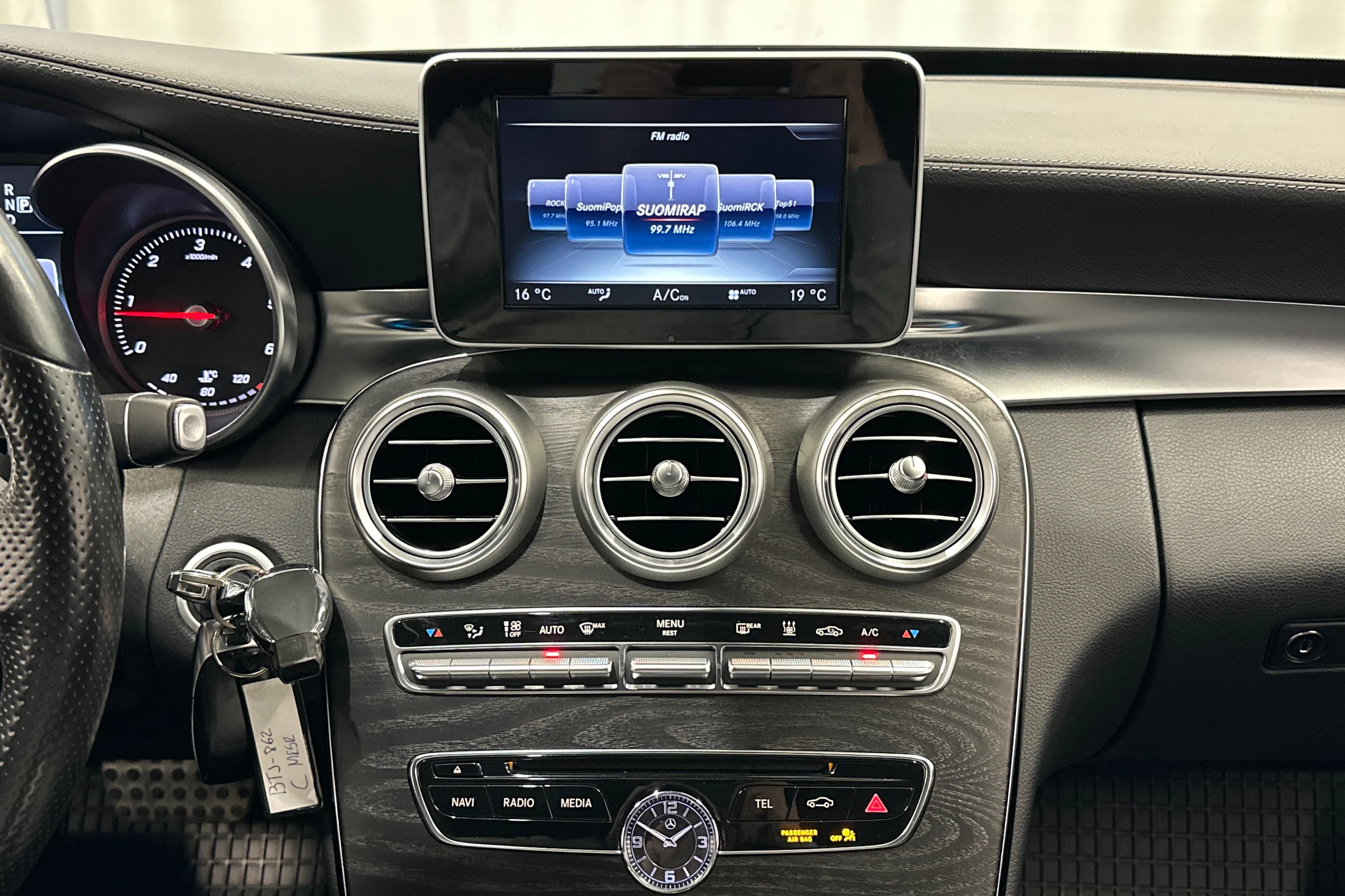 musta Mercedes-Benz C 2015 kuva 16.